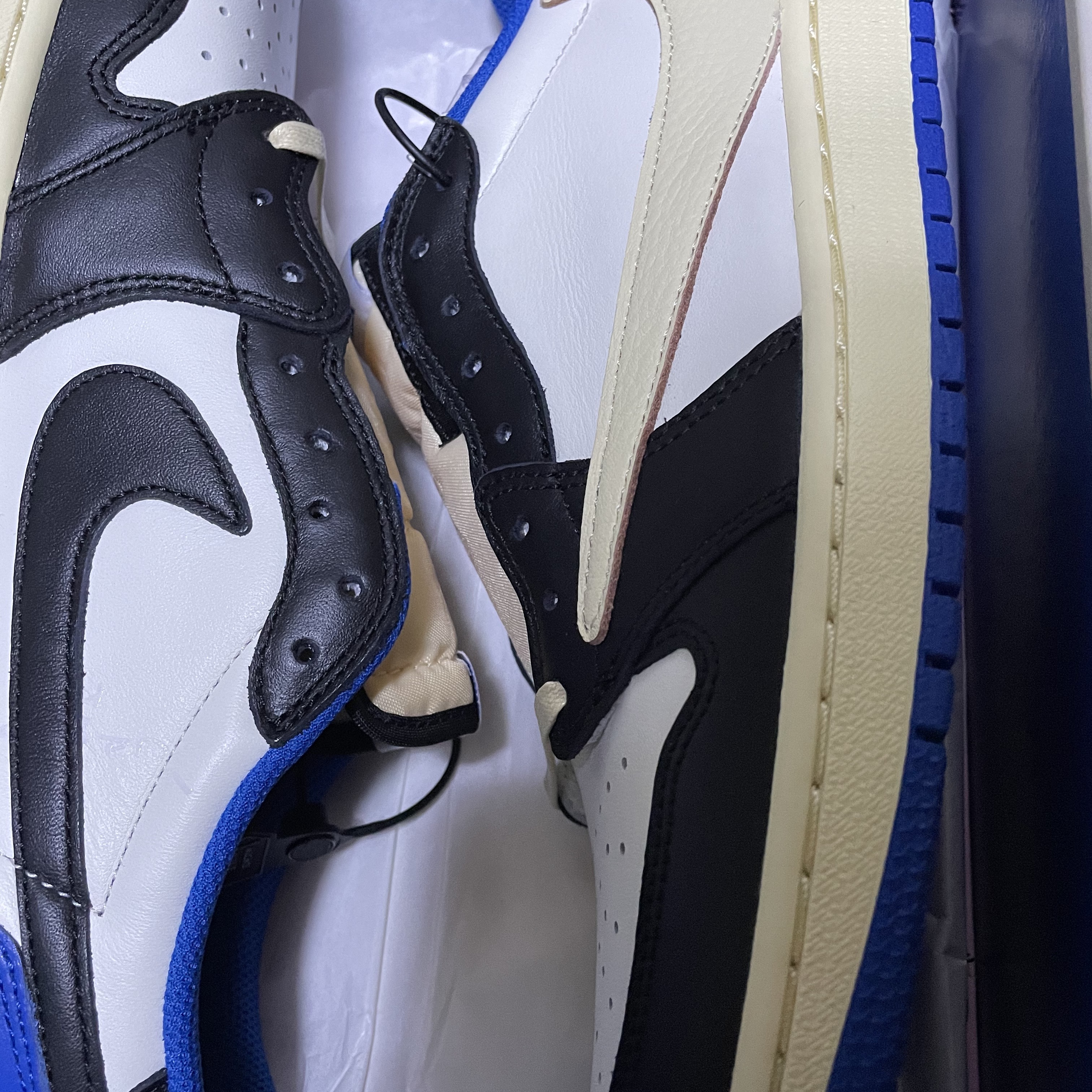 Jordan 1 x Travis Scott x Fragment Retro Low OG SP Military Blue 착용 스타일