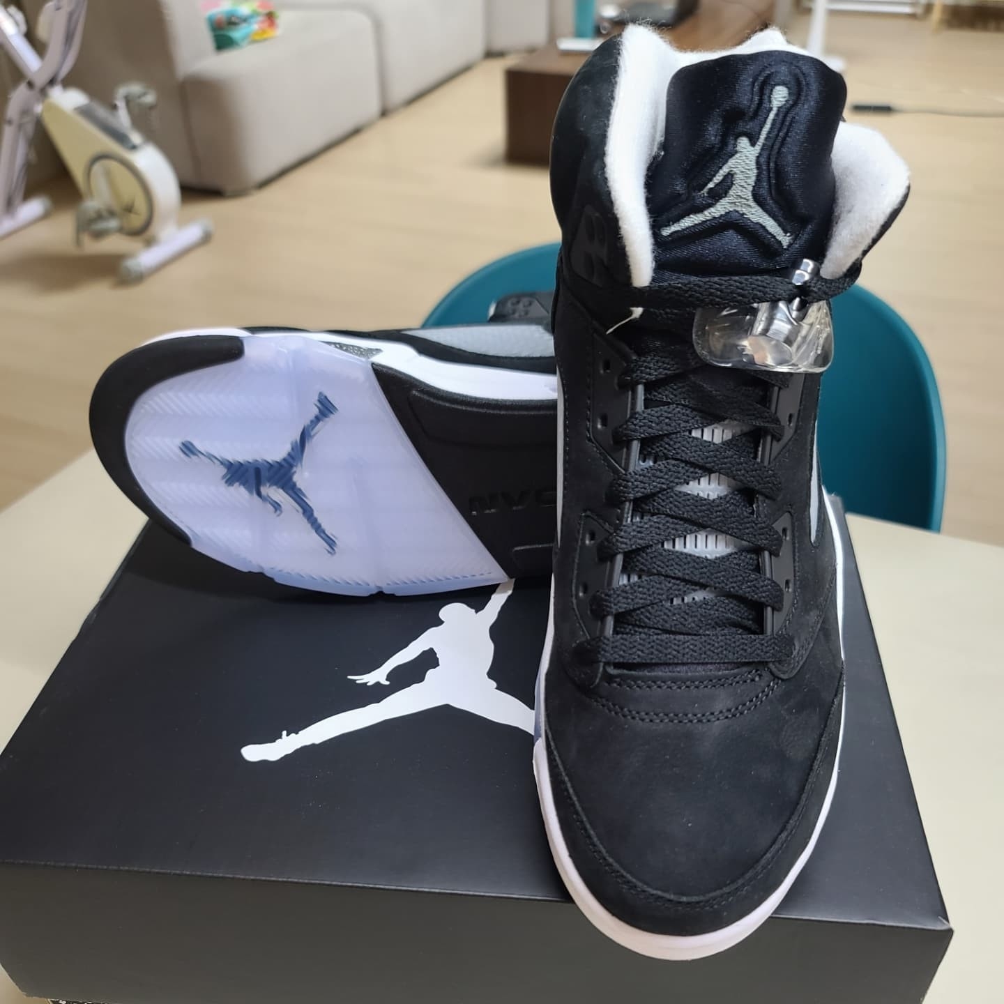 Jordan 5 Retro Moonlight, Jordan 5 Retro Fire Red Silver Tongue 2020 착용 스타일 - 2