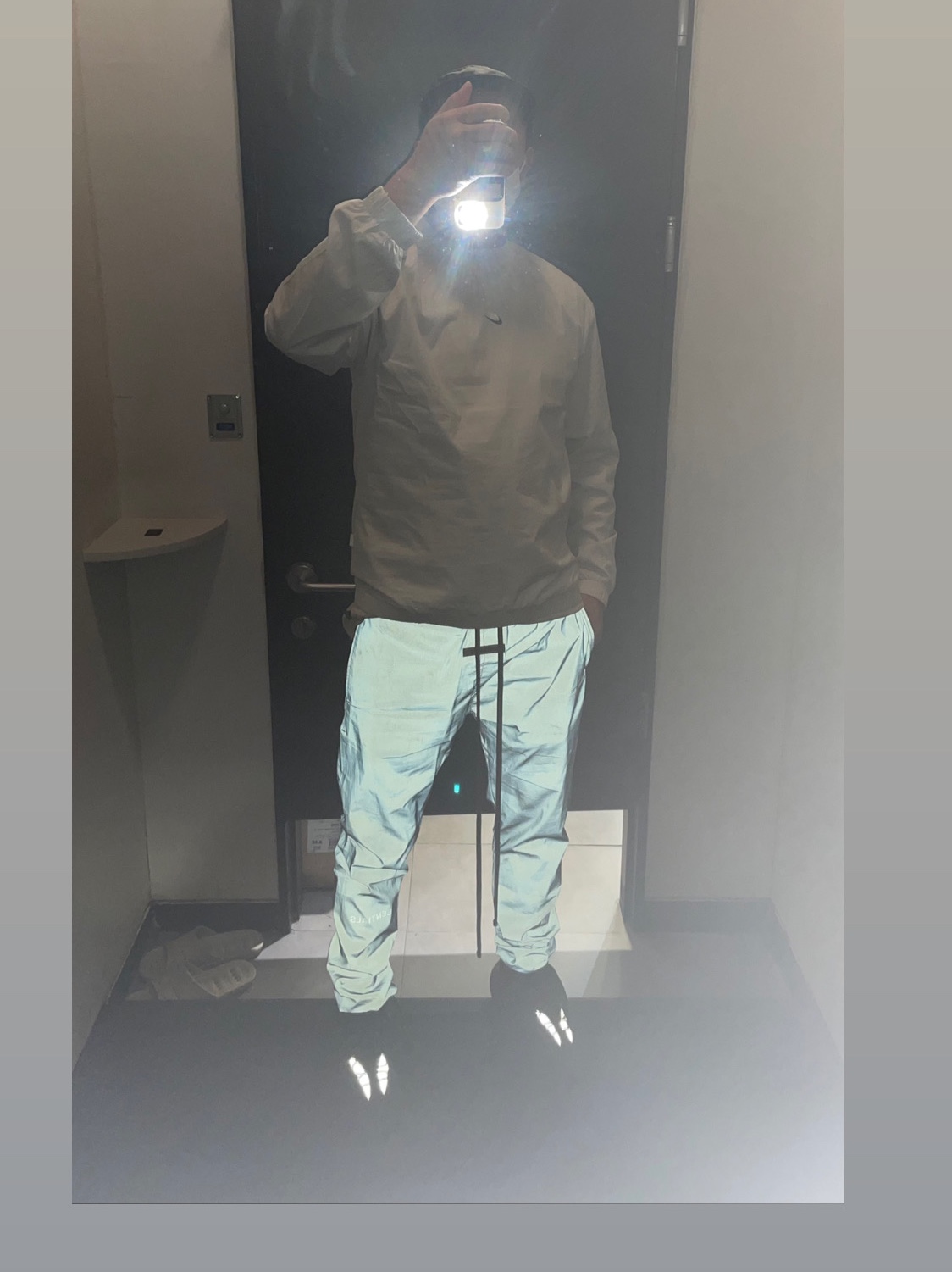 Adidas Yeezy 700 V3 Alvah, Essentials Track Pants Reflective Black - 20FW 착용 스타일 - 2