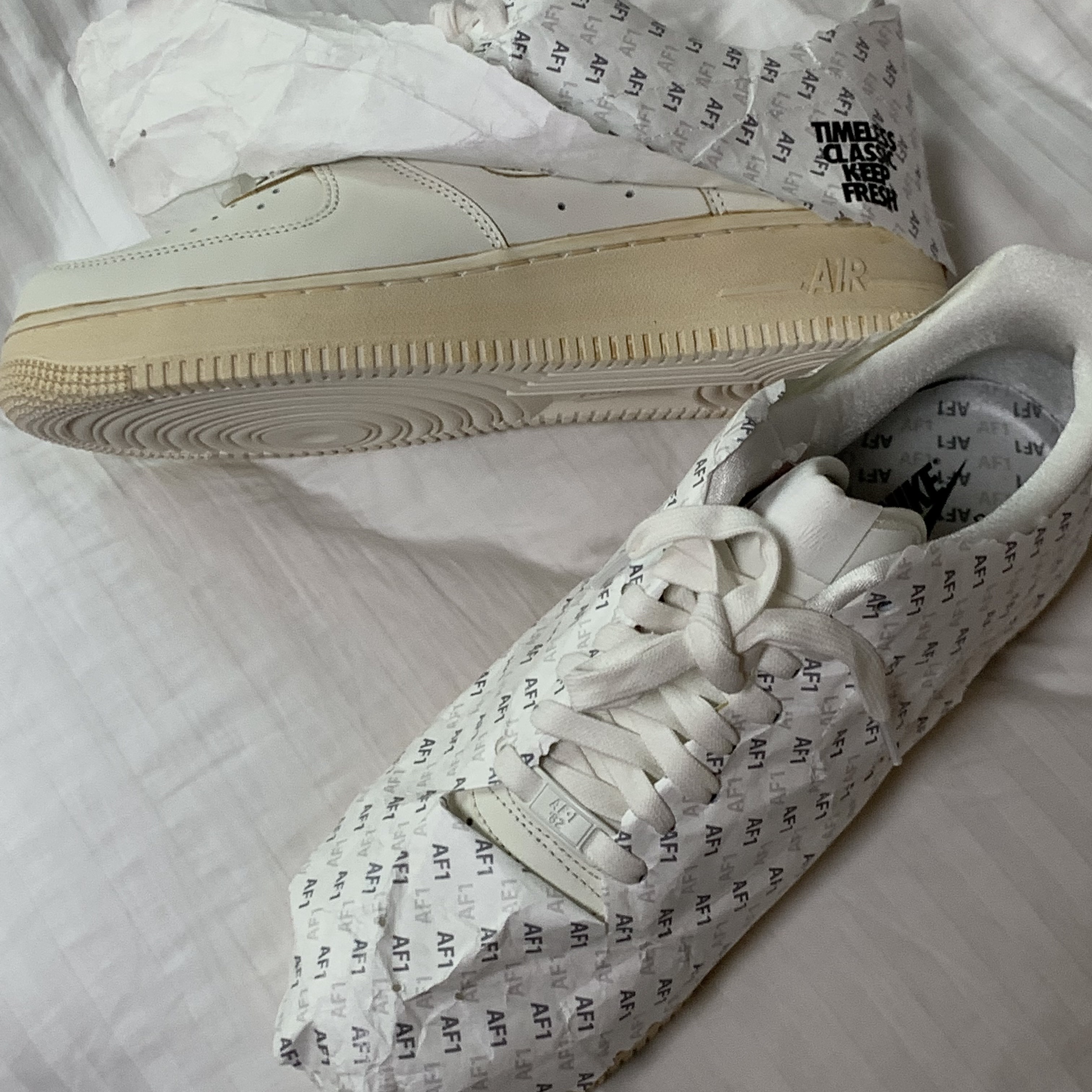 Nike Air Force 1 '07 LV8 Timeless Classic 착용 스타일