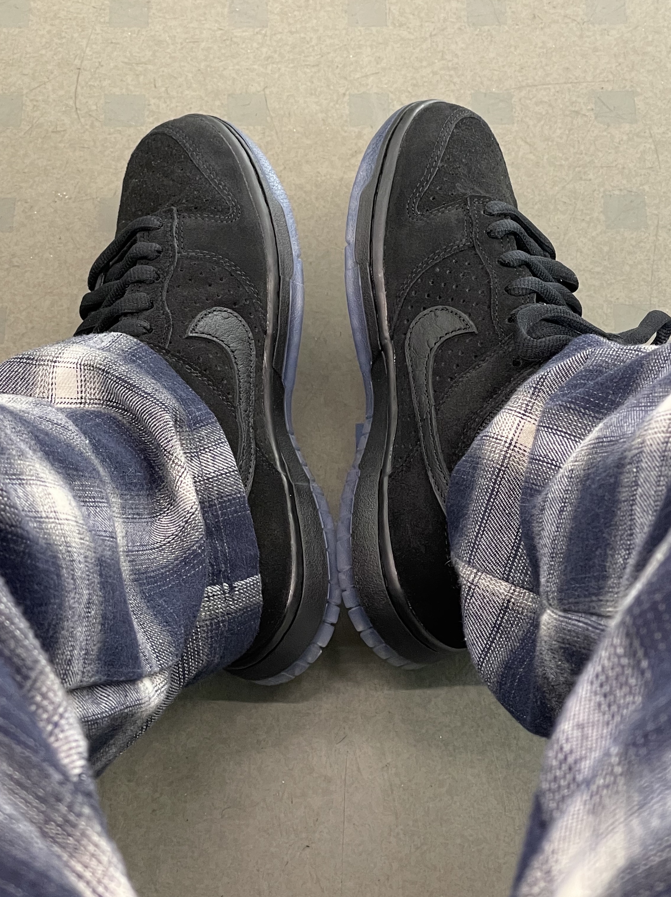 Nike x Undefeated Dunk Low SP 5 On It Black 착용 스타일 - 2
