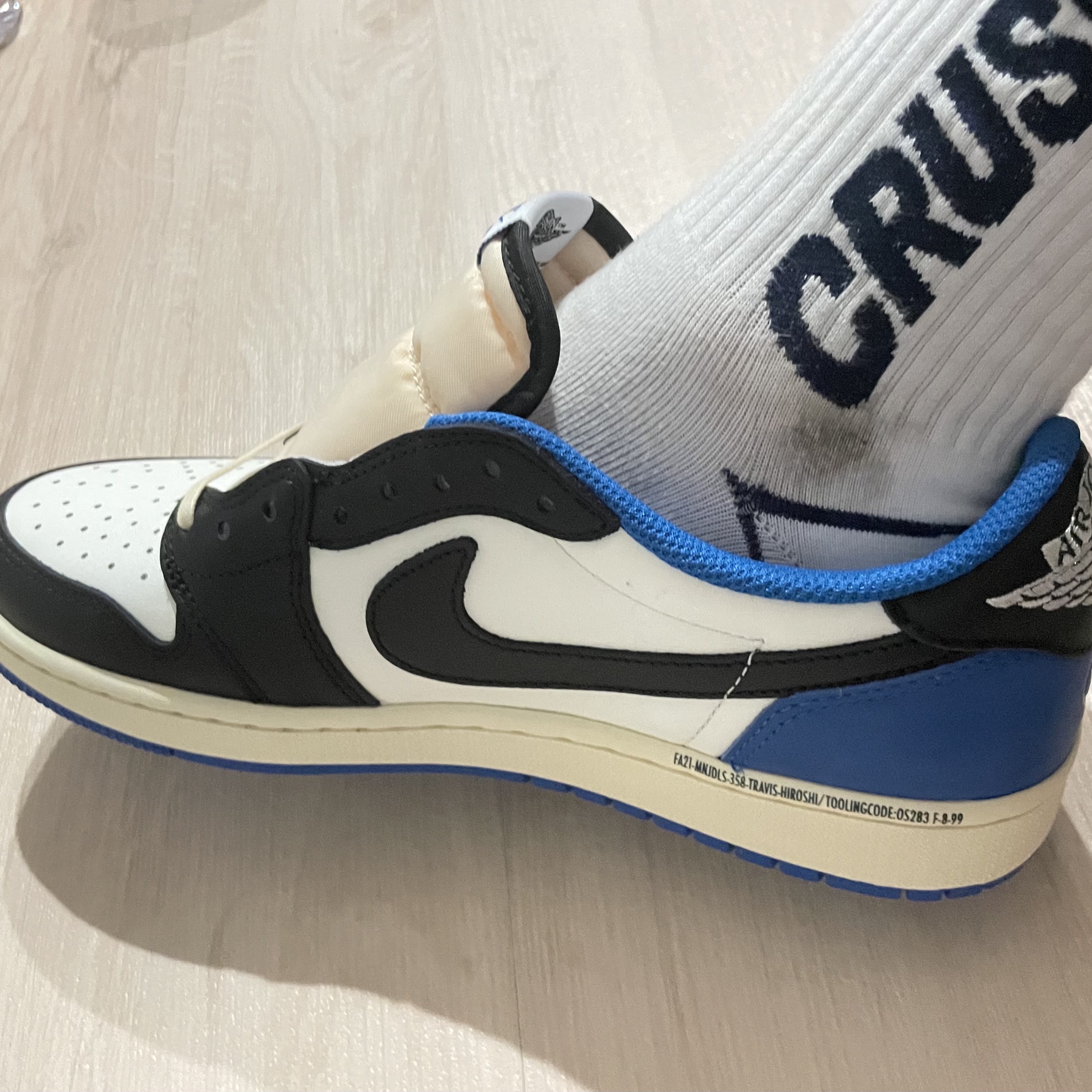 Jordan 1 x Travis Scott x Fragment Retro Low OG SP Military Blue 착용 스타일 - 1