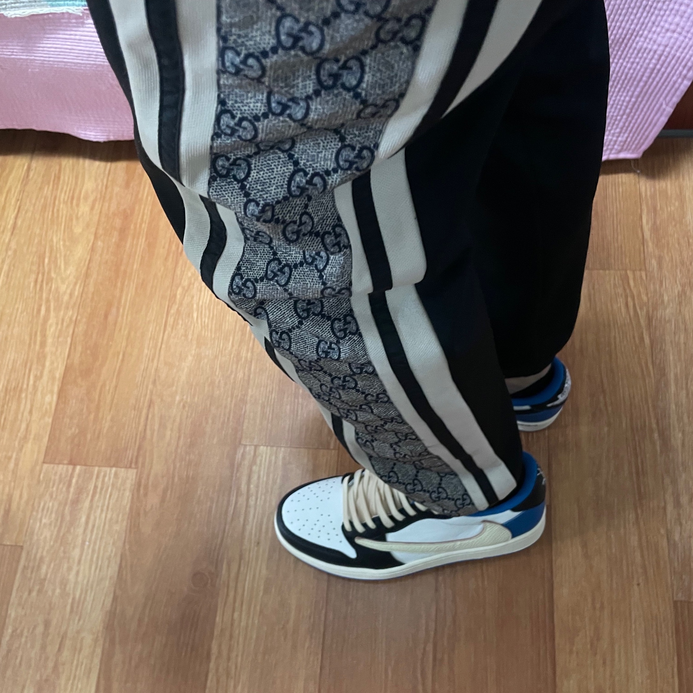 Jordan 1 x Travis Scott x Fragment Retro Low OG SP Military Blue 착용 스타일 - 1