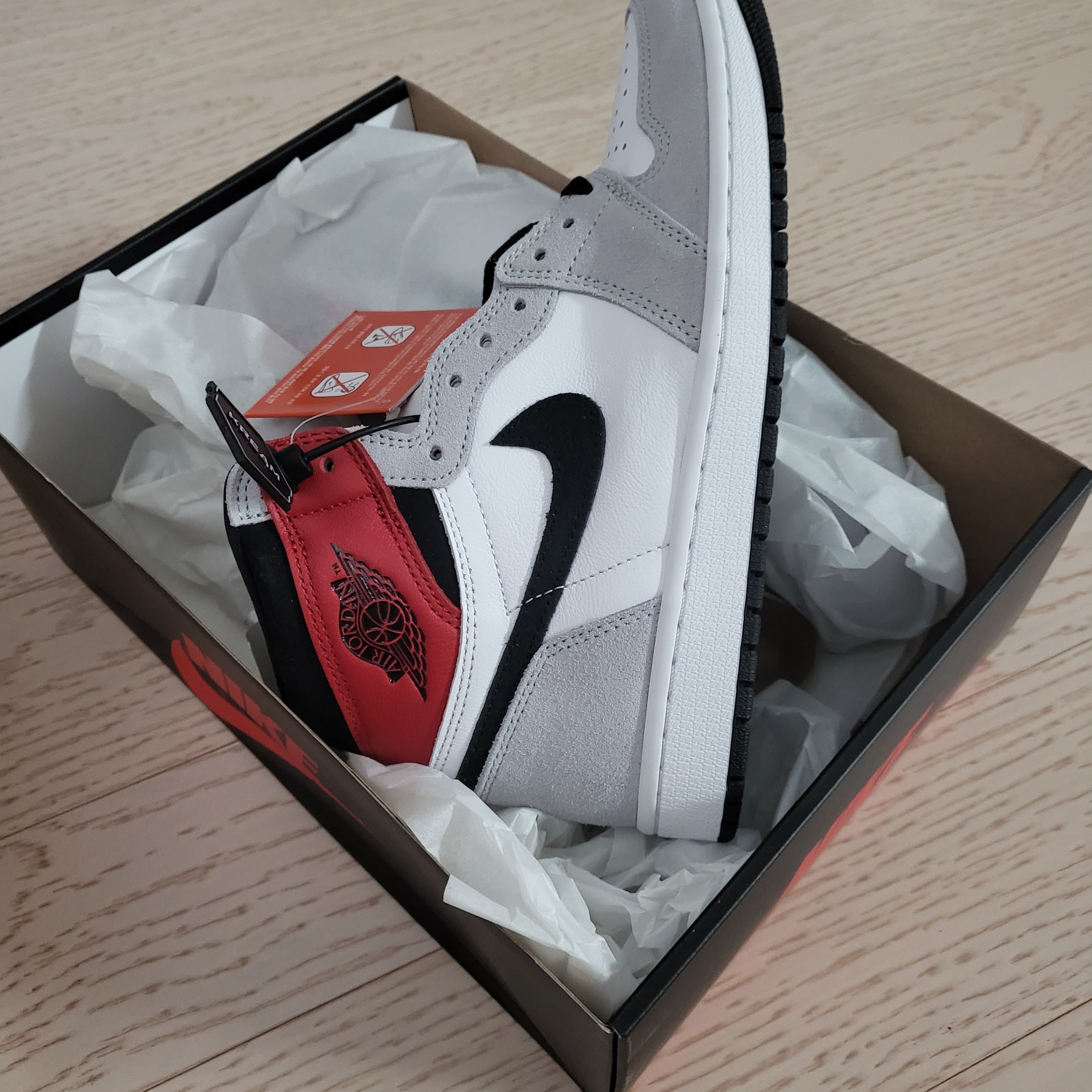 Jordan 1 Retro High OG Light Smoke Grey 착용 스타일 - 1
