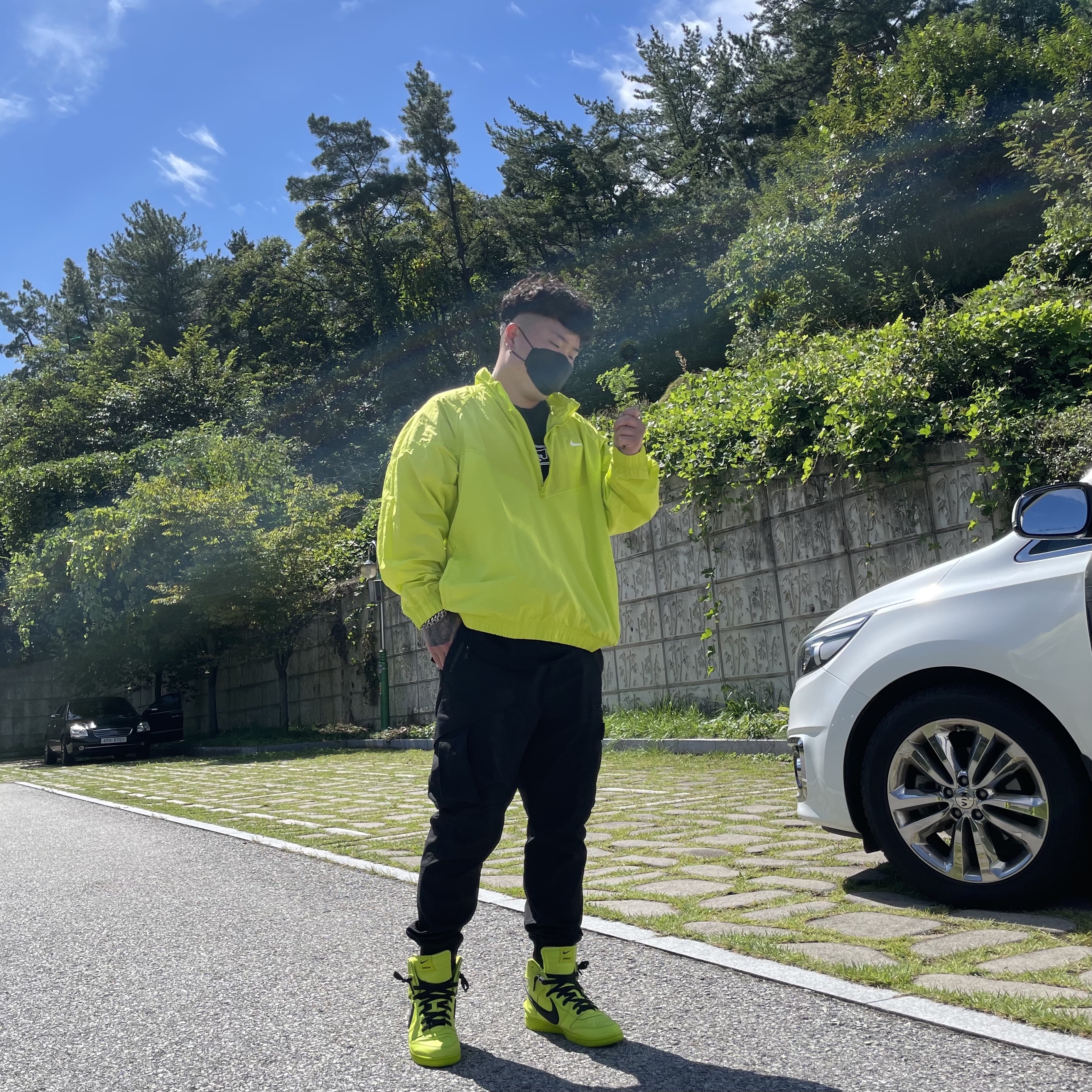 Nike x Ambush Dunk High Flash Lime, Nike x Stussy Windrunner Jacket Bright Cactus 착용 스타일