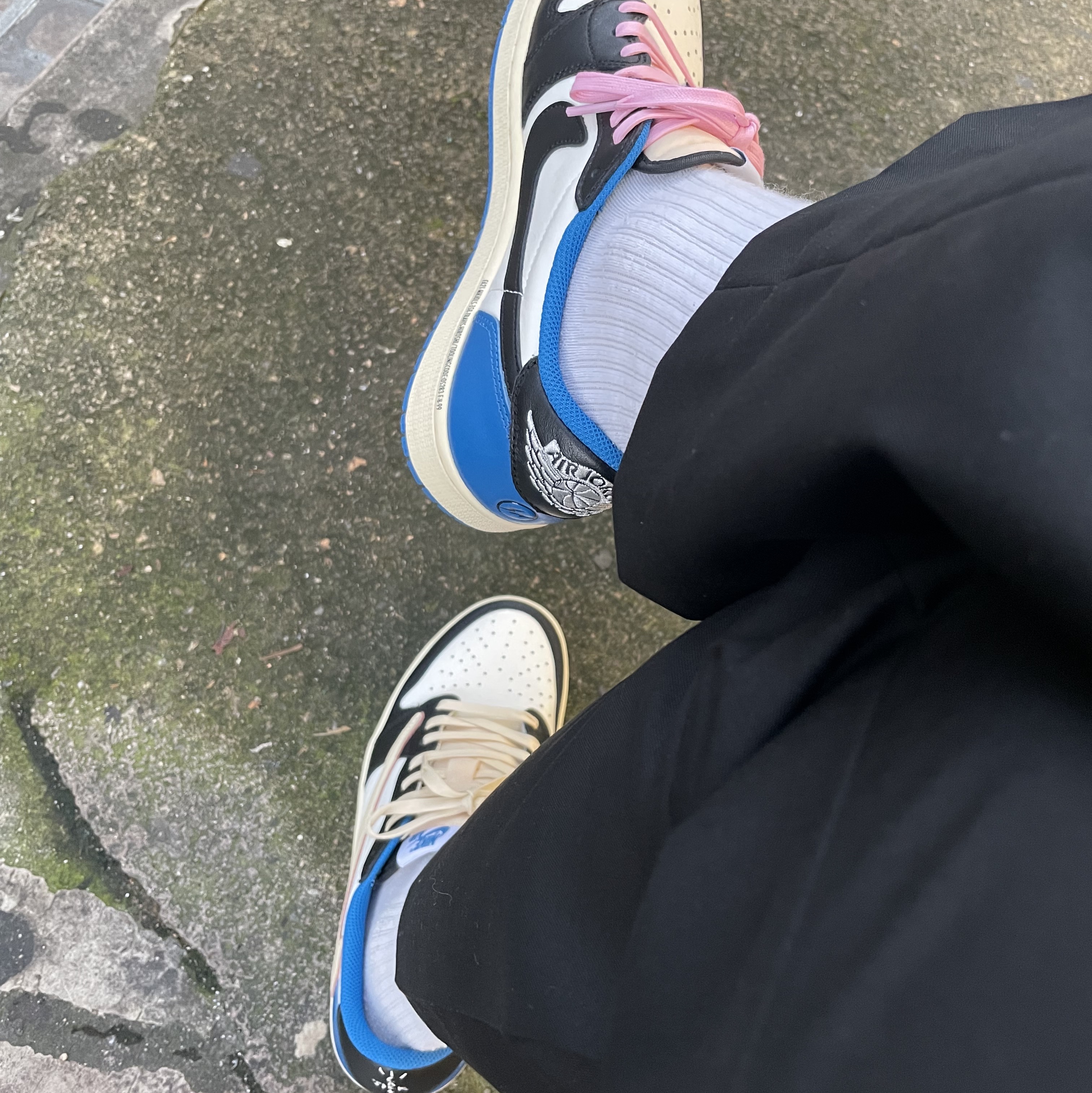 Jordan 1 x Travis Scott x Fragment Retro Low OG SP Military Blue 착용 스타일