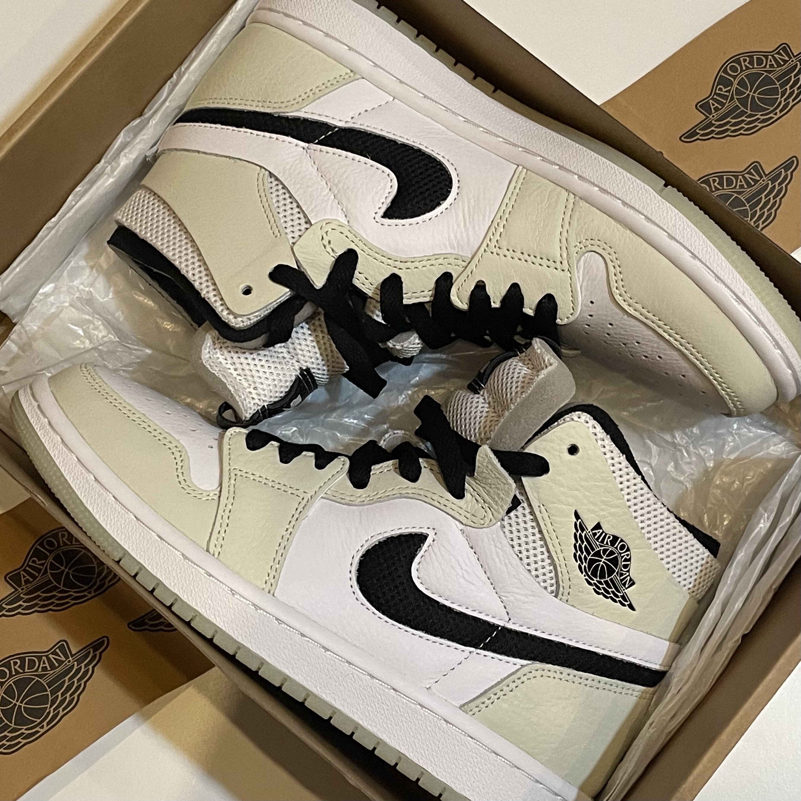 (W) Jordan 1 Zoom Air CMFT Light Bone 착용 스타일 - 1
