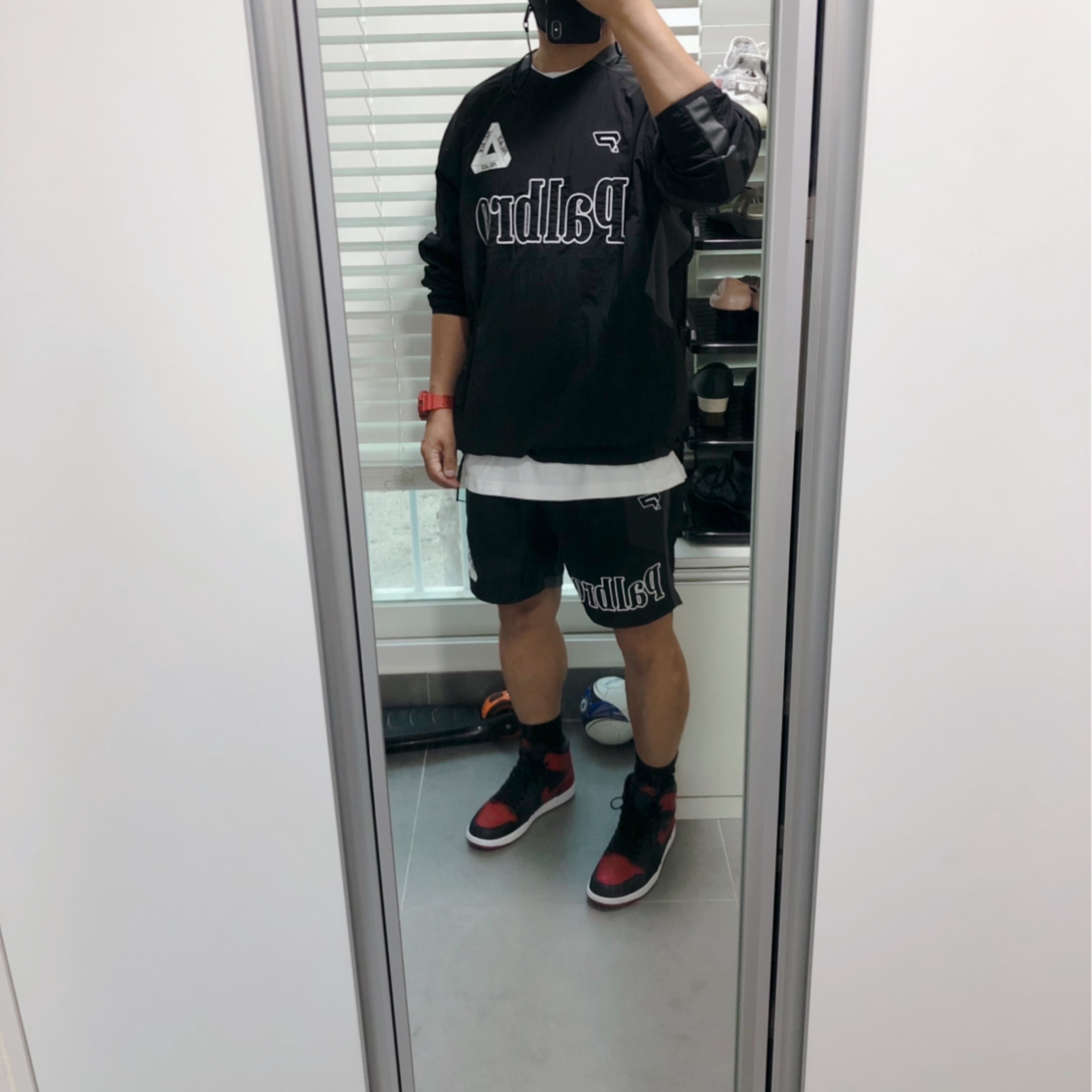 Palace Sports Shell Crew Black - 21SS, Palace Sports Shell Shorts Black - 21SS 착용 스타일 - 1