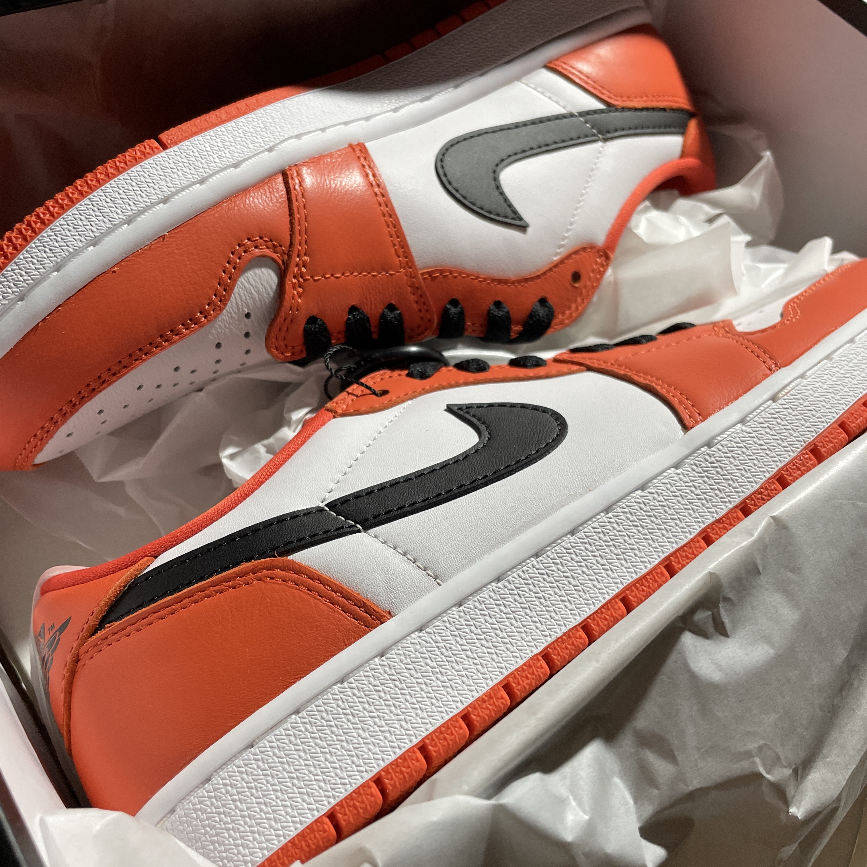 Jordan 1 Low OG Starfish, (W) Jordan 1 Low OG Starfish 착용 스타일