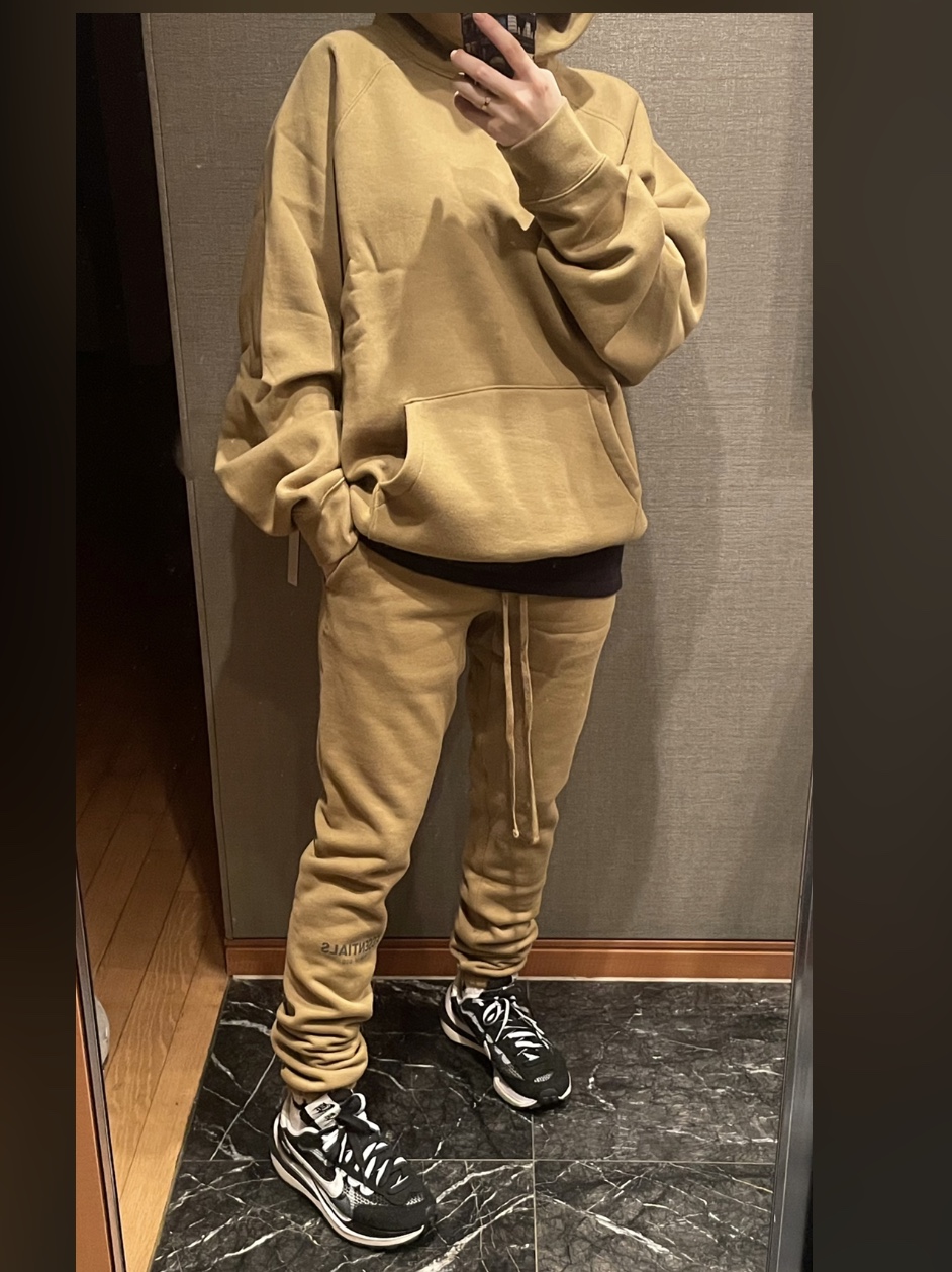 Essentials Pull-Over Hoodie Amber - 21FW, Essentials Sweatpants Amber - 21FW 착용 스타일 - 1