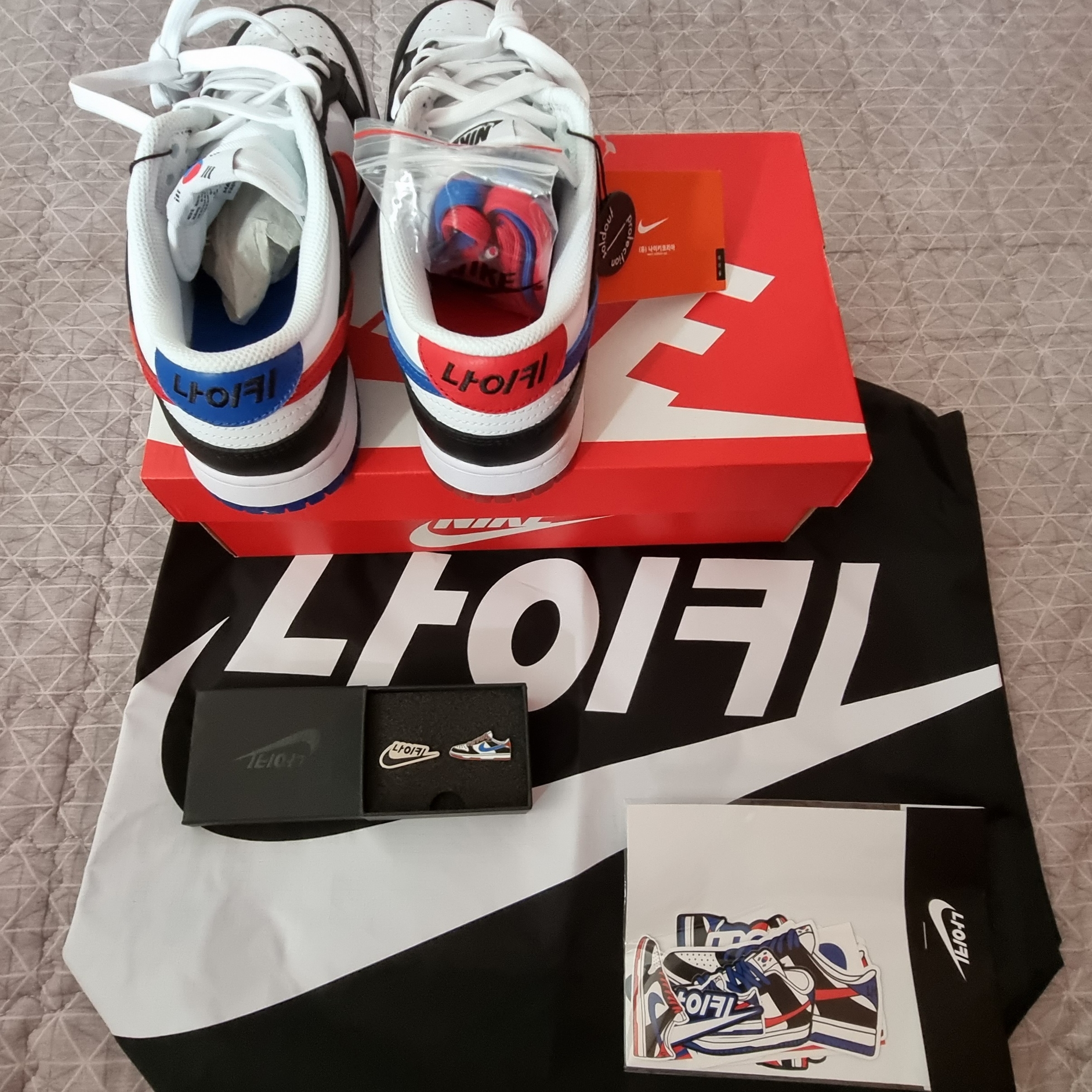 Nike Dunk Low SE Seoul, Nike Dunk Low SE Seoul (With Special Gift) 착용 스타일 - 1