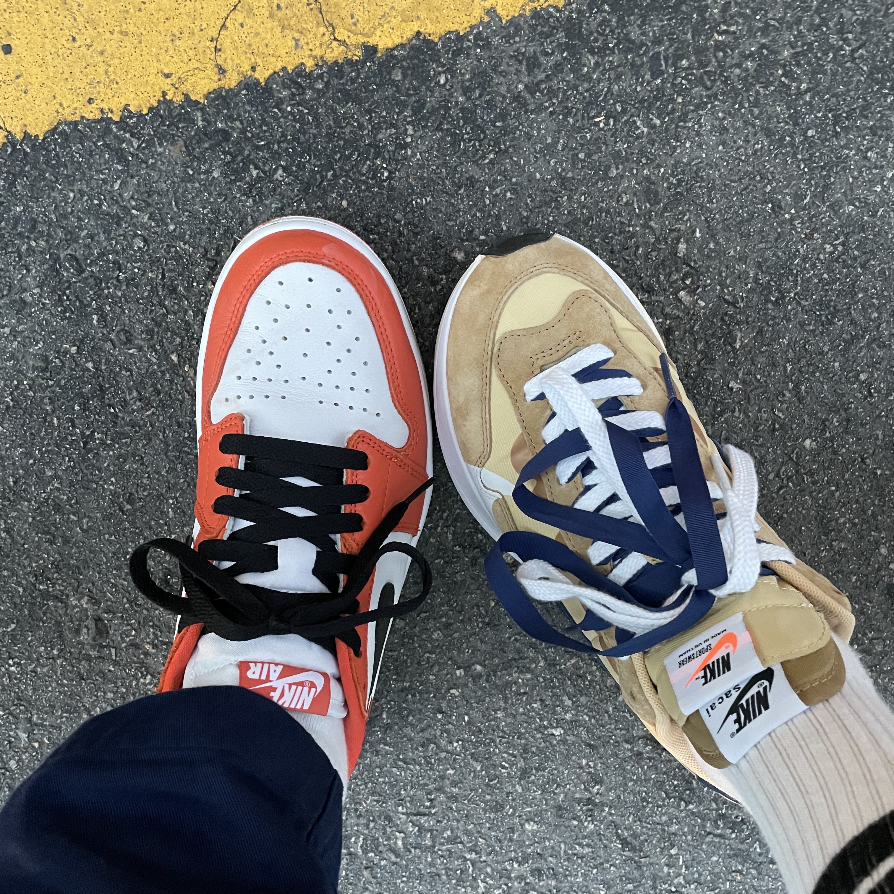 Jordan 1 Low OG Starfish, Nike x Sacai VaporWaffle Sesame and Blue Void 착용 스타일