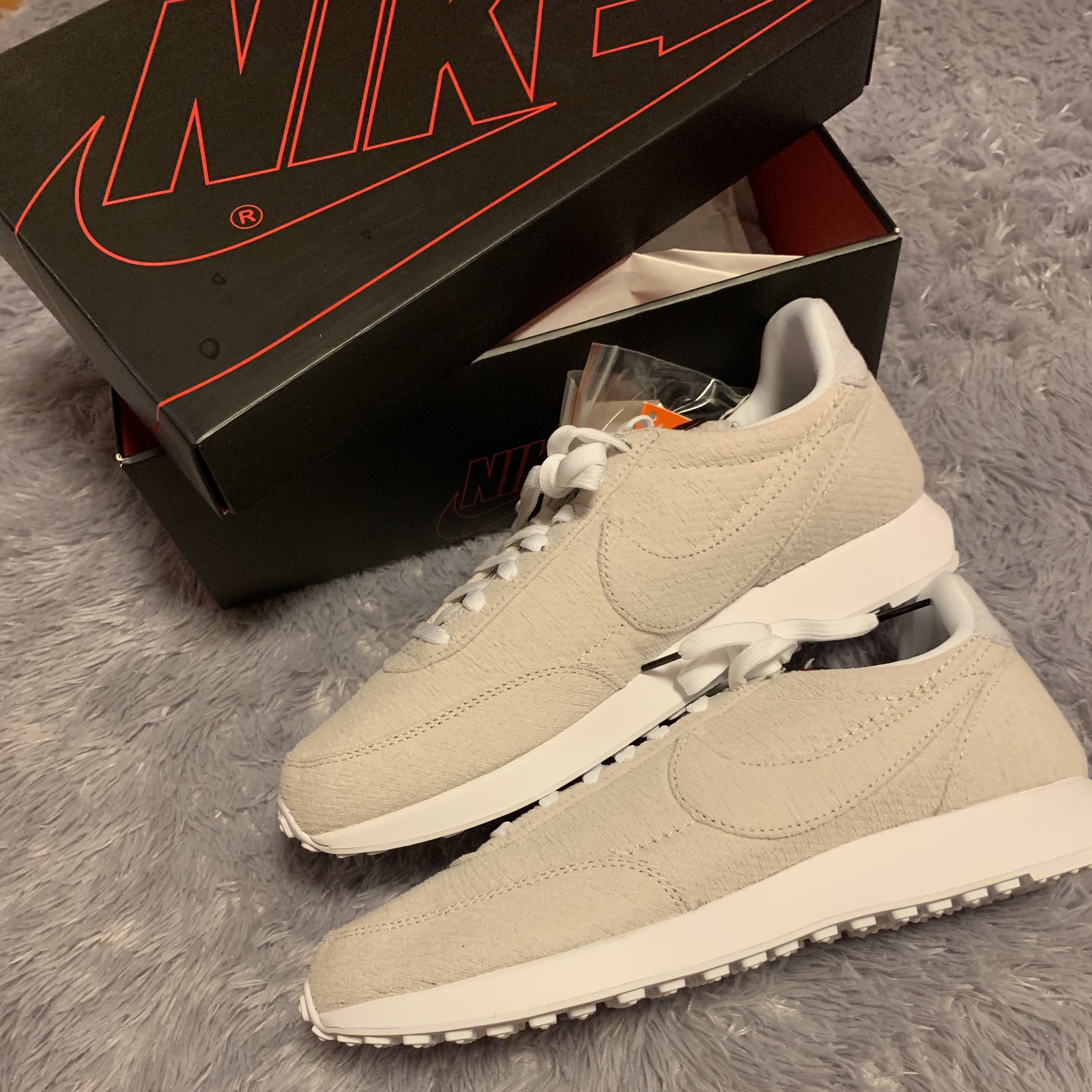 Nike x Stranger Things Air Tailwind 79 Sail Upside Down Pack 착용 스타일