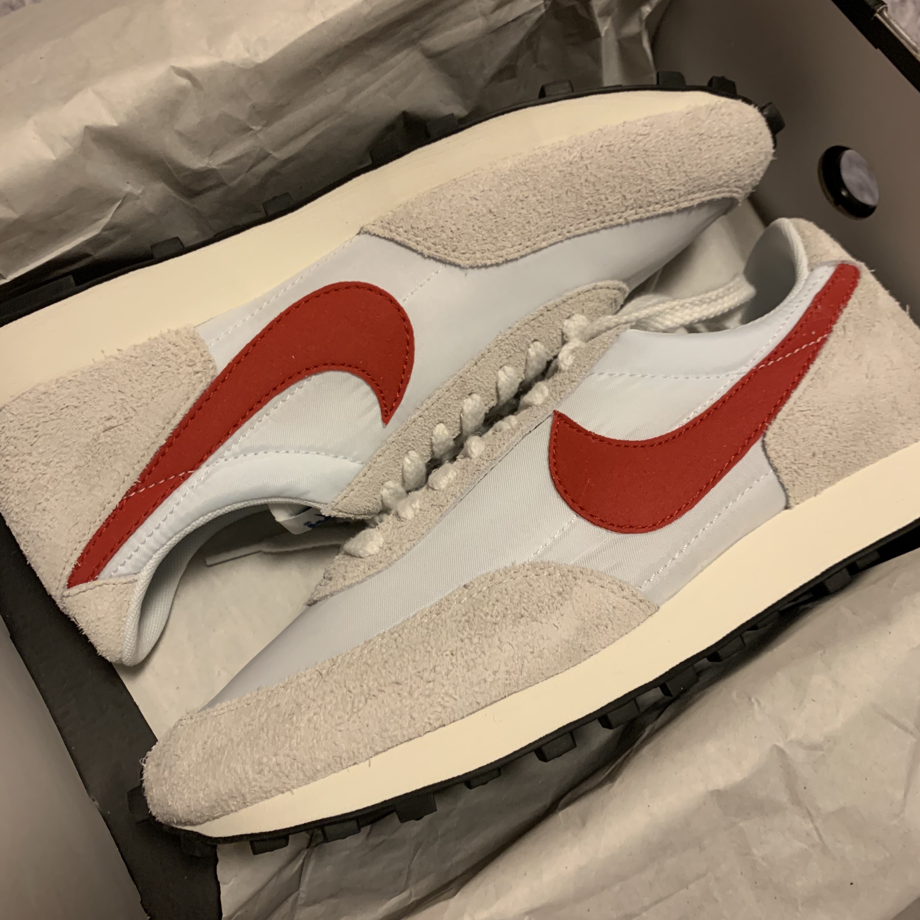 Nike Daybreak SP White University Red 착용 스타일