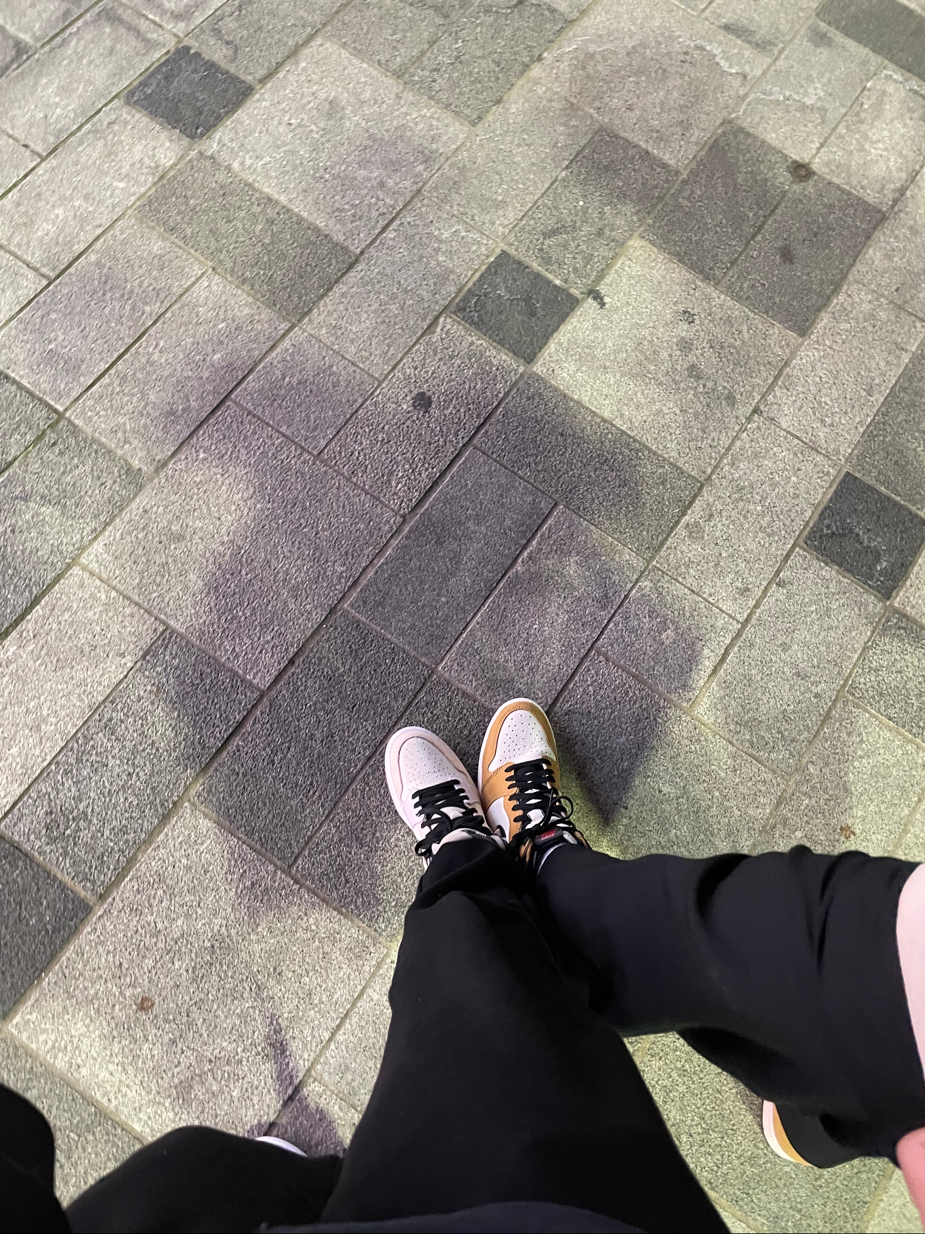 (W) Jordan 1 Zoom Air CMFT Light Bone, Jordan 1 Retro High Rookie of the Year 착용 스타일 - 2