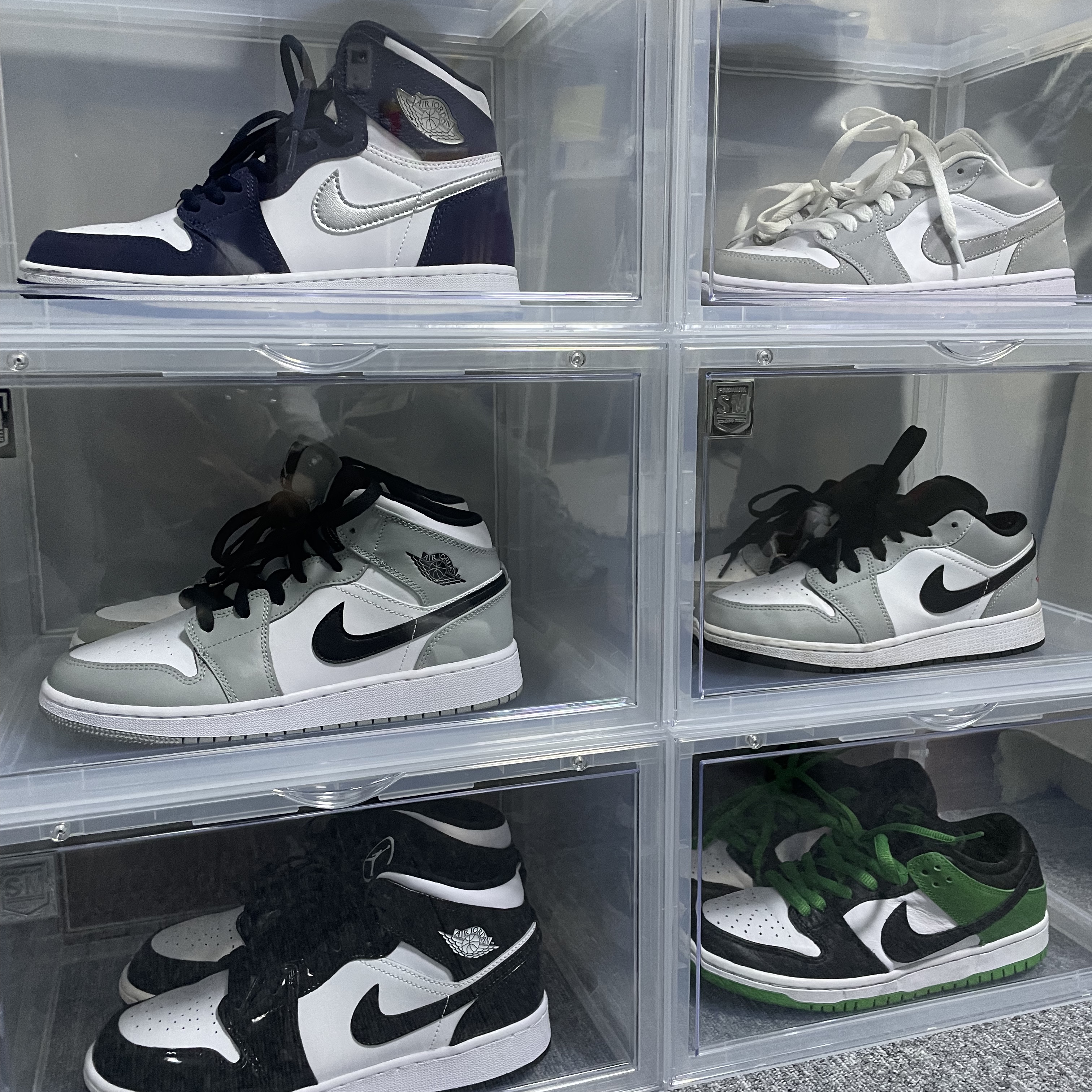Jordan 1 Retro High OG CO.JP Midnight Navy, (W) Jordan 1 Low White Wolf Grey 착용 스타일