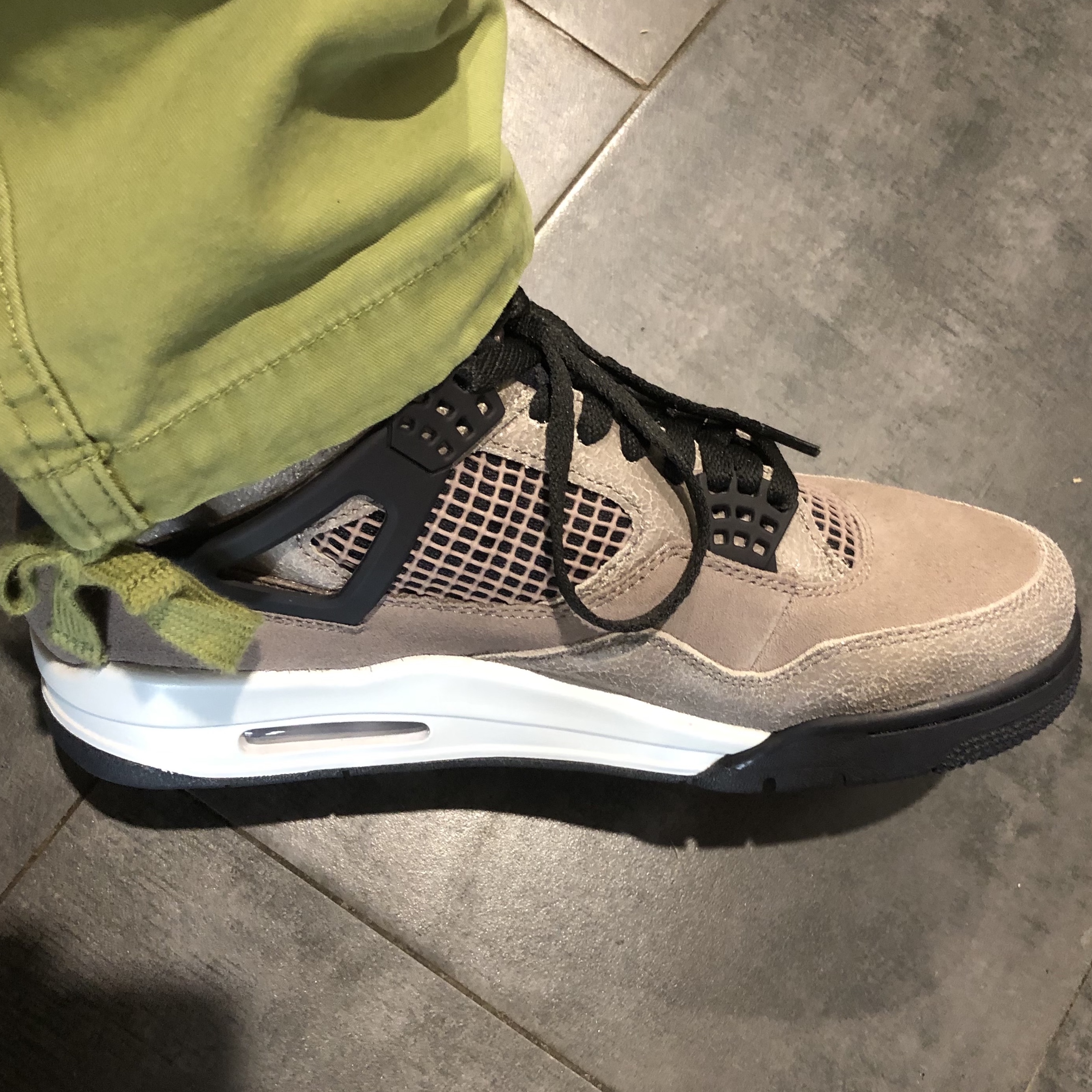 Jordan 4 Retro Taupe Haze 착용 스타일