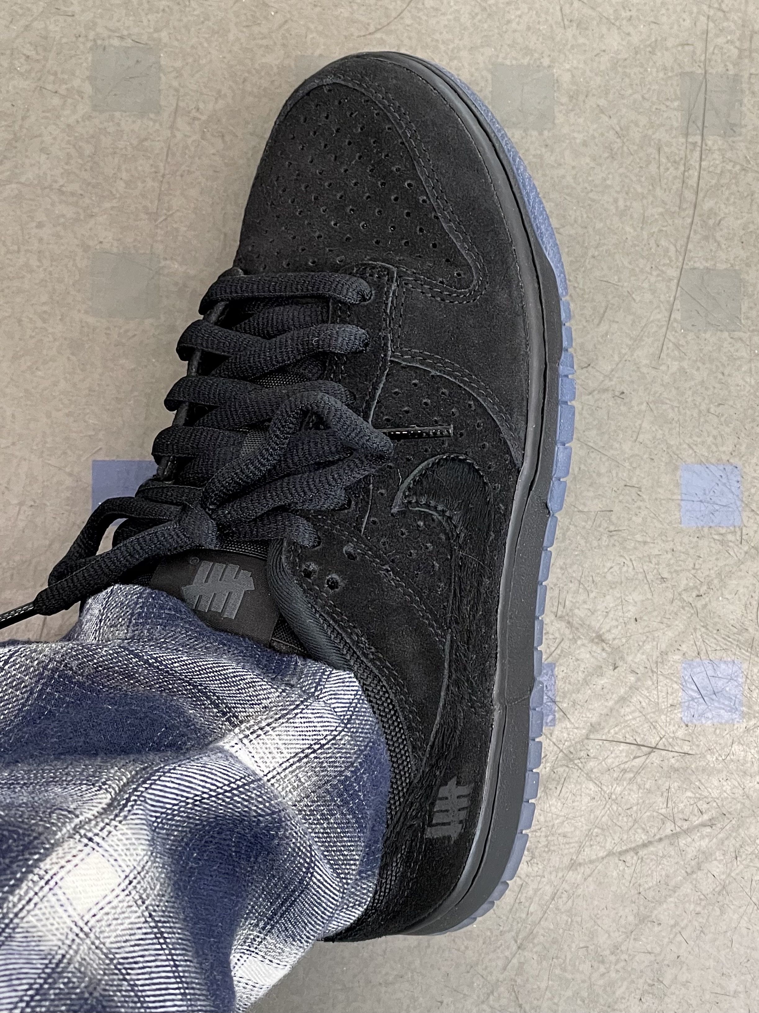 Nike x Undefeated Dunk Low SP 5 On It Black 착용 스타일 - 1