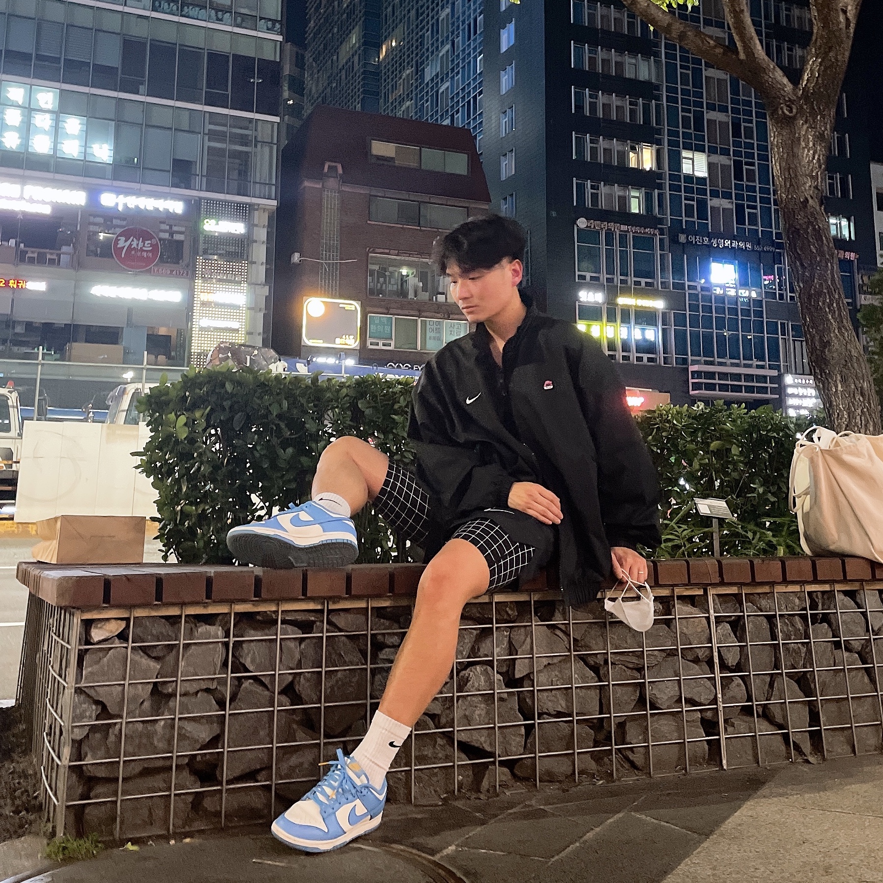 Nike x Skepta M NRG Track Jacket Black, Nike x Off-White NRG Shorts Black 착용 스타일
