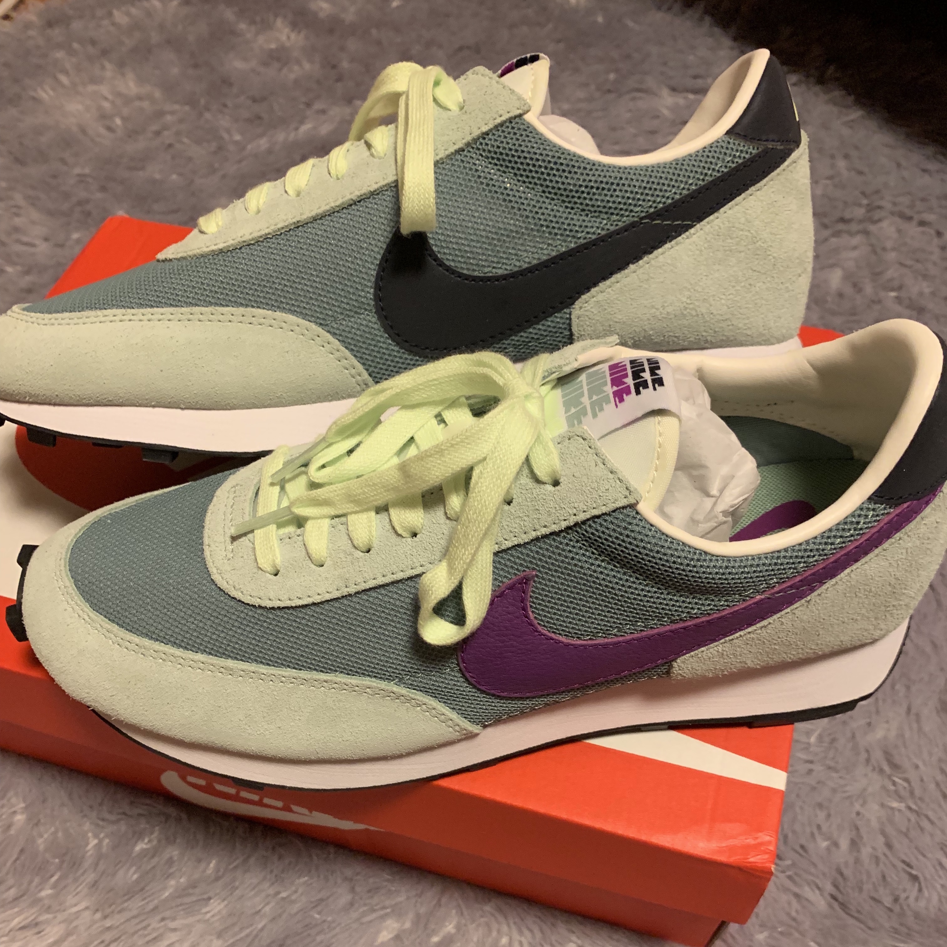 nike daybreak silver pine