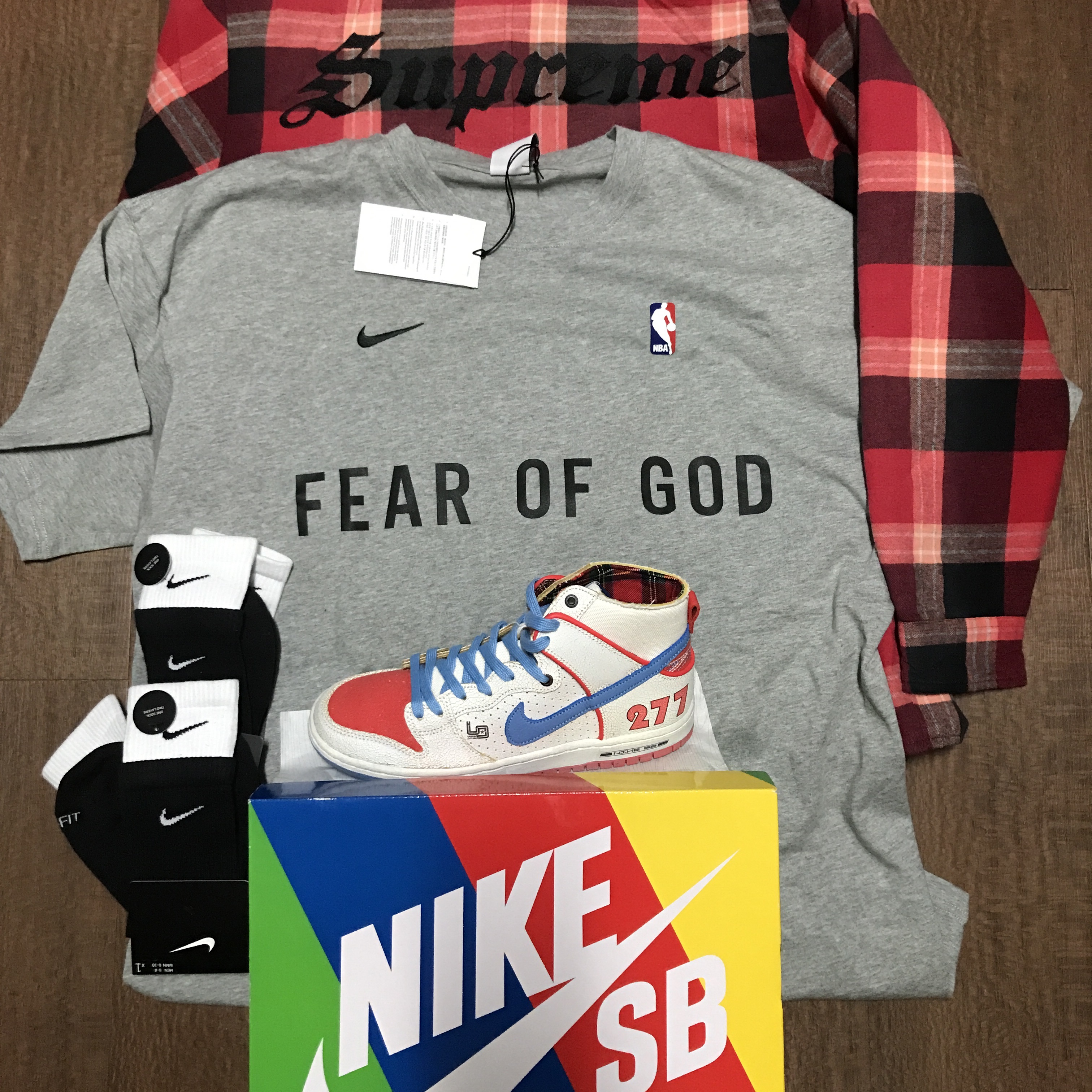 Nike x Fear of God Warm Up T-Shirt Dark Grey Heather, Nike x Magnus Walker SB Dunk High Pro Ishod Wair Urban Outlaw 착용 스타일