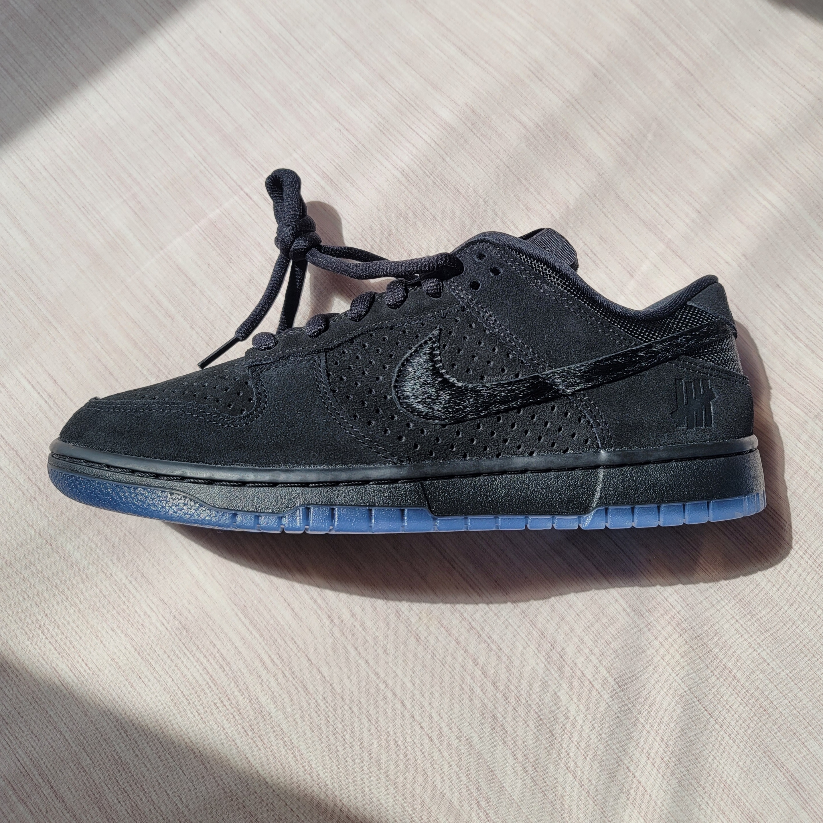 Nike x Undefeated Dunk Low SP 5 On It Black 착용 스타일