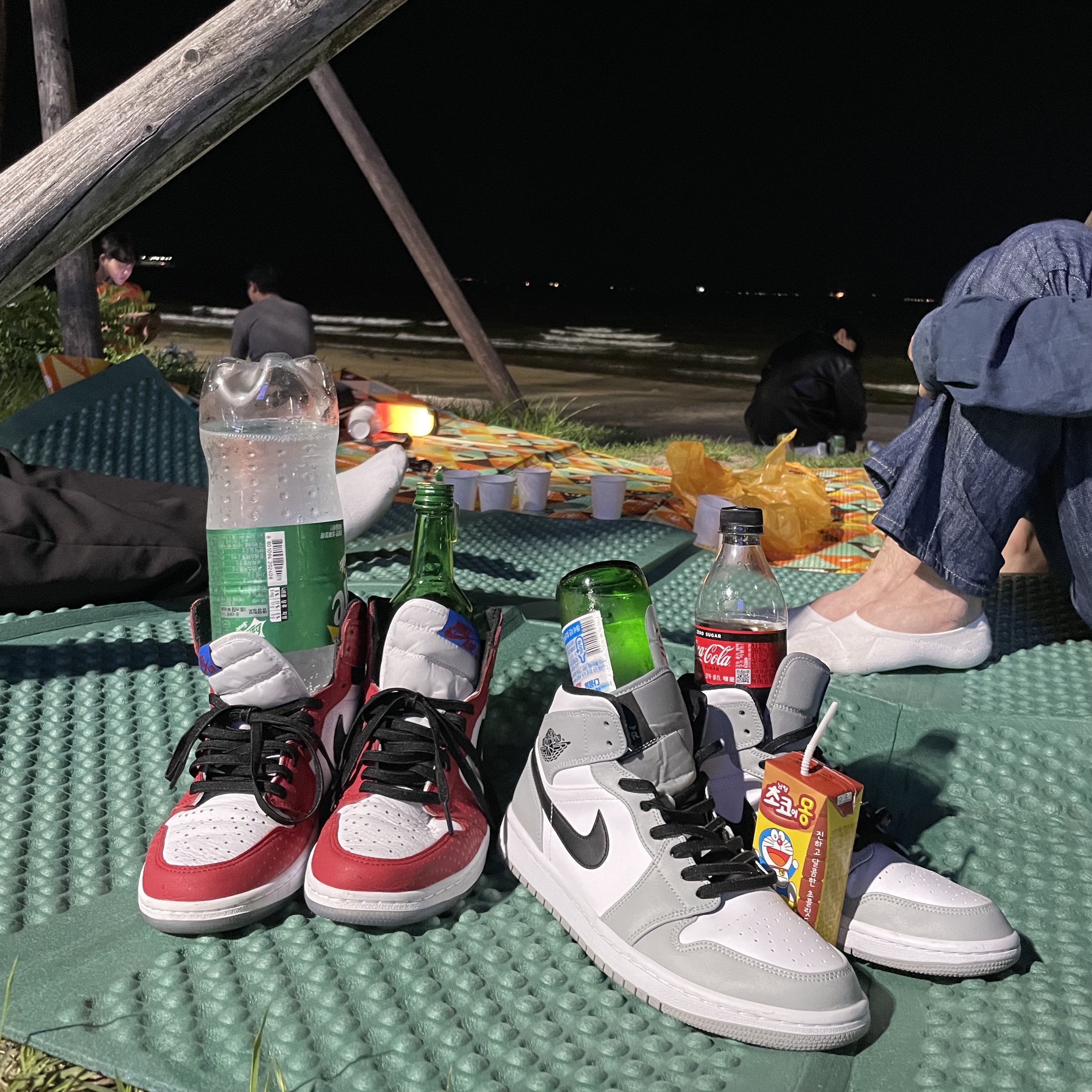 Jordan 1 Retro High Spider-Man Origin Story, Jordan 1 Mid Light Smoke Grey 착용 스타일