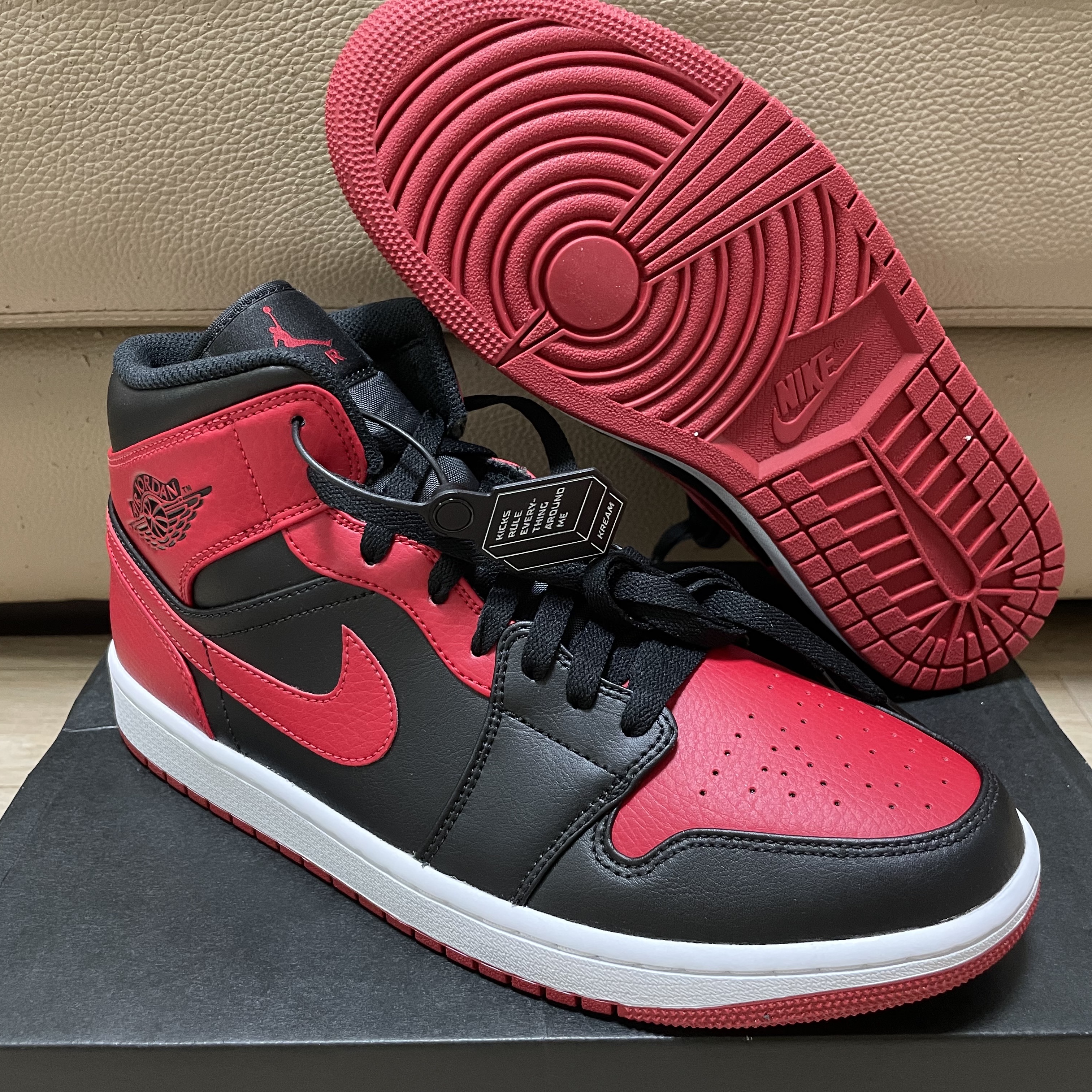 Jordan 1 Mid Bred Banned 2020 착용 스타일 - 2