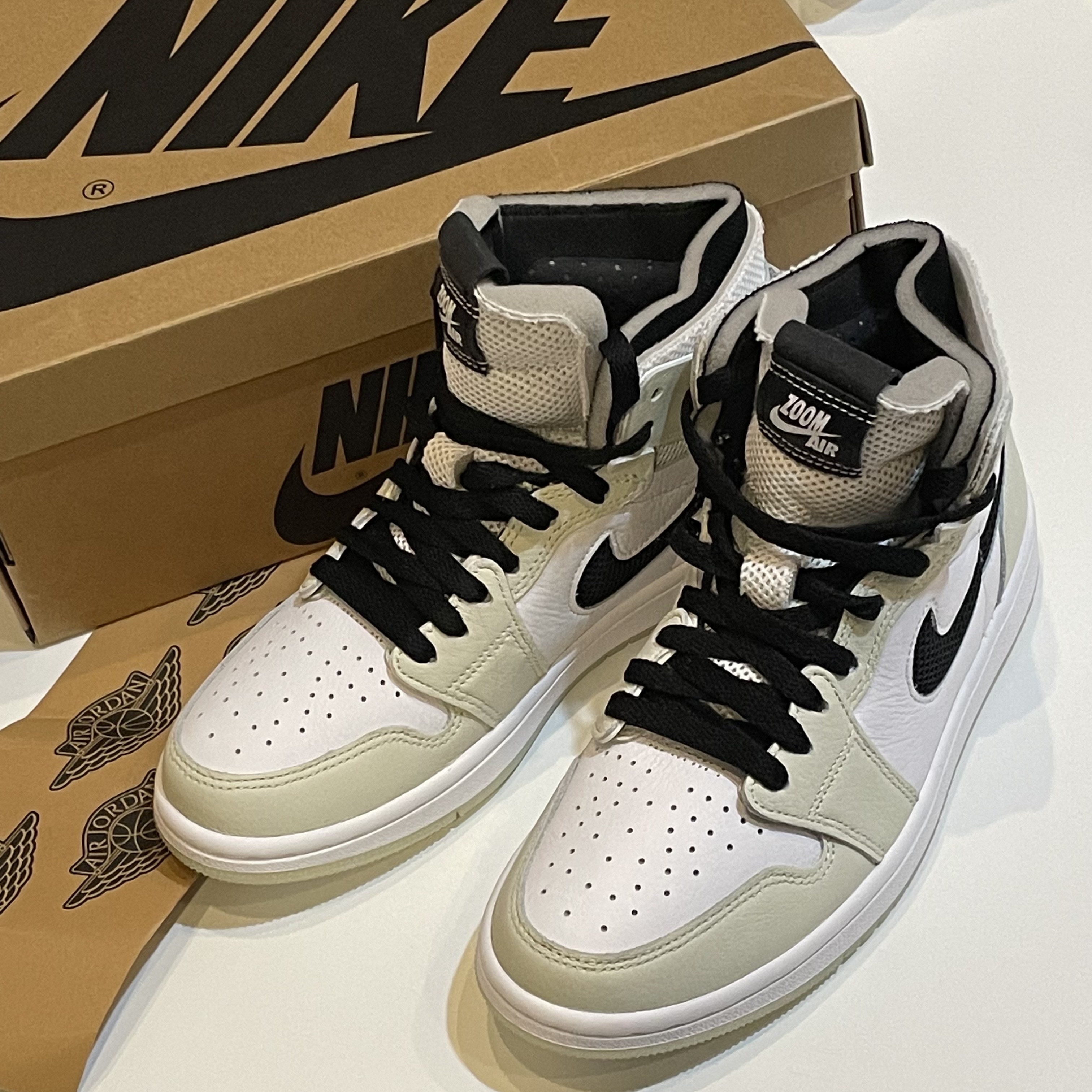 (W) Jordan 1 Zoom Air CMFT Light Bone 착용 스타일 - 2