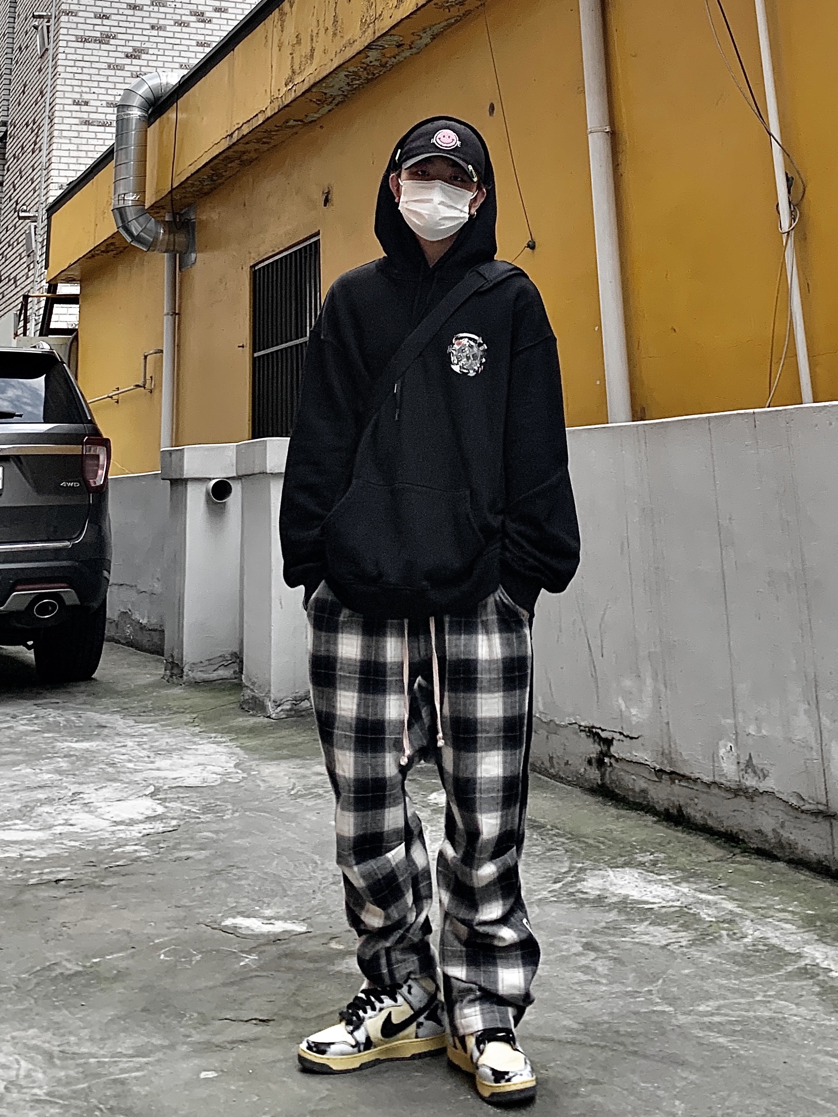 Nike Dunk High 1985 SP Black Acid Wash 착용 스타일