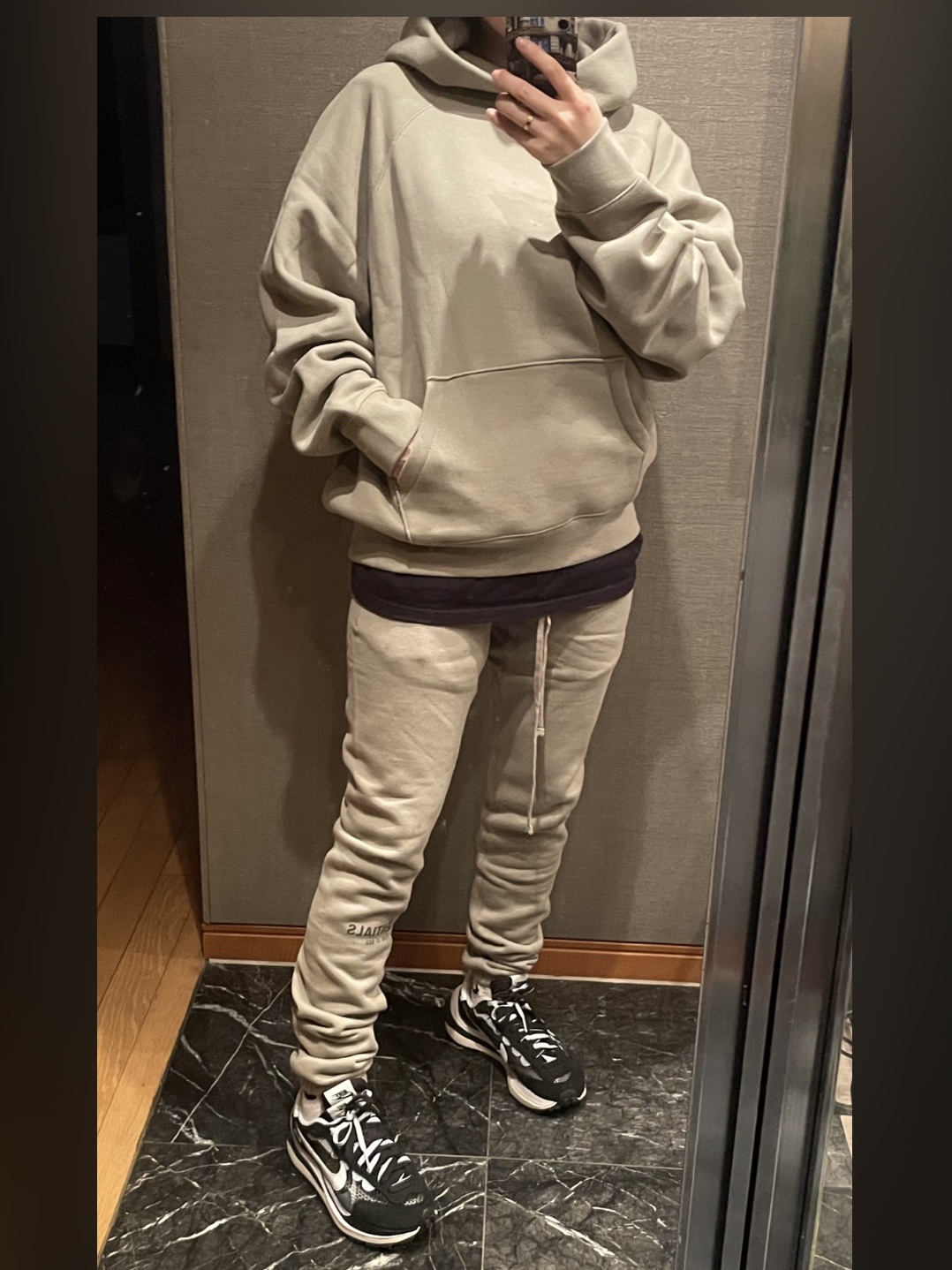 Essentials Pull-Over Hoodie Amber - 21FW, Essentials Sweatpants Amber - 21FW 착용 스타일 - 2