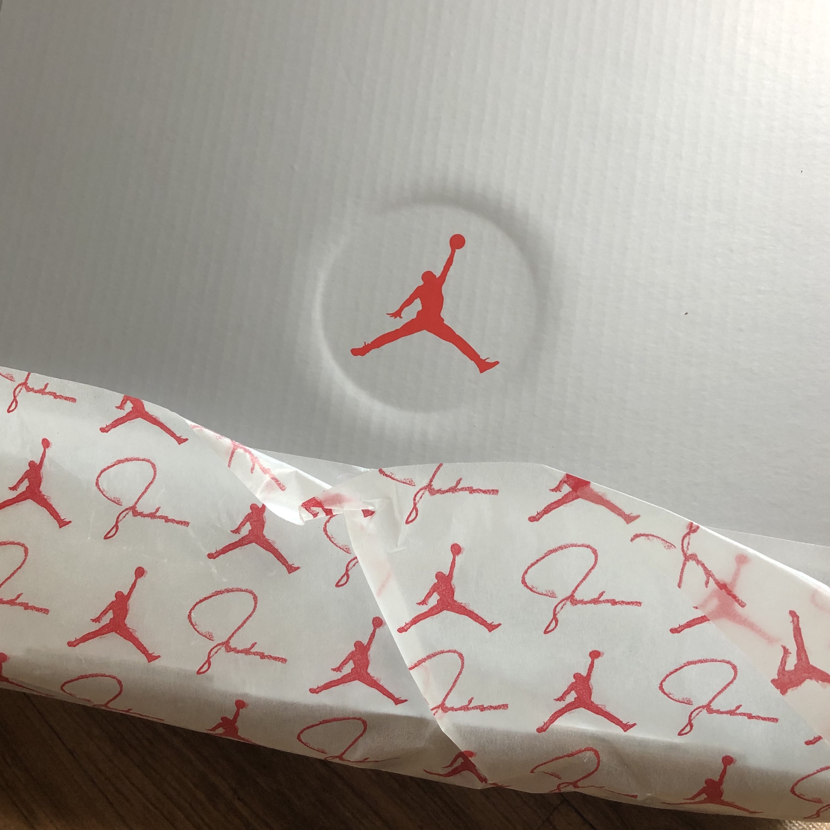 (W) Jordan 14 Retro Low Red Lipstick 착용 스타일 - 3