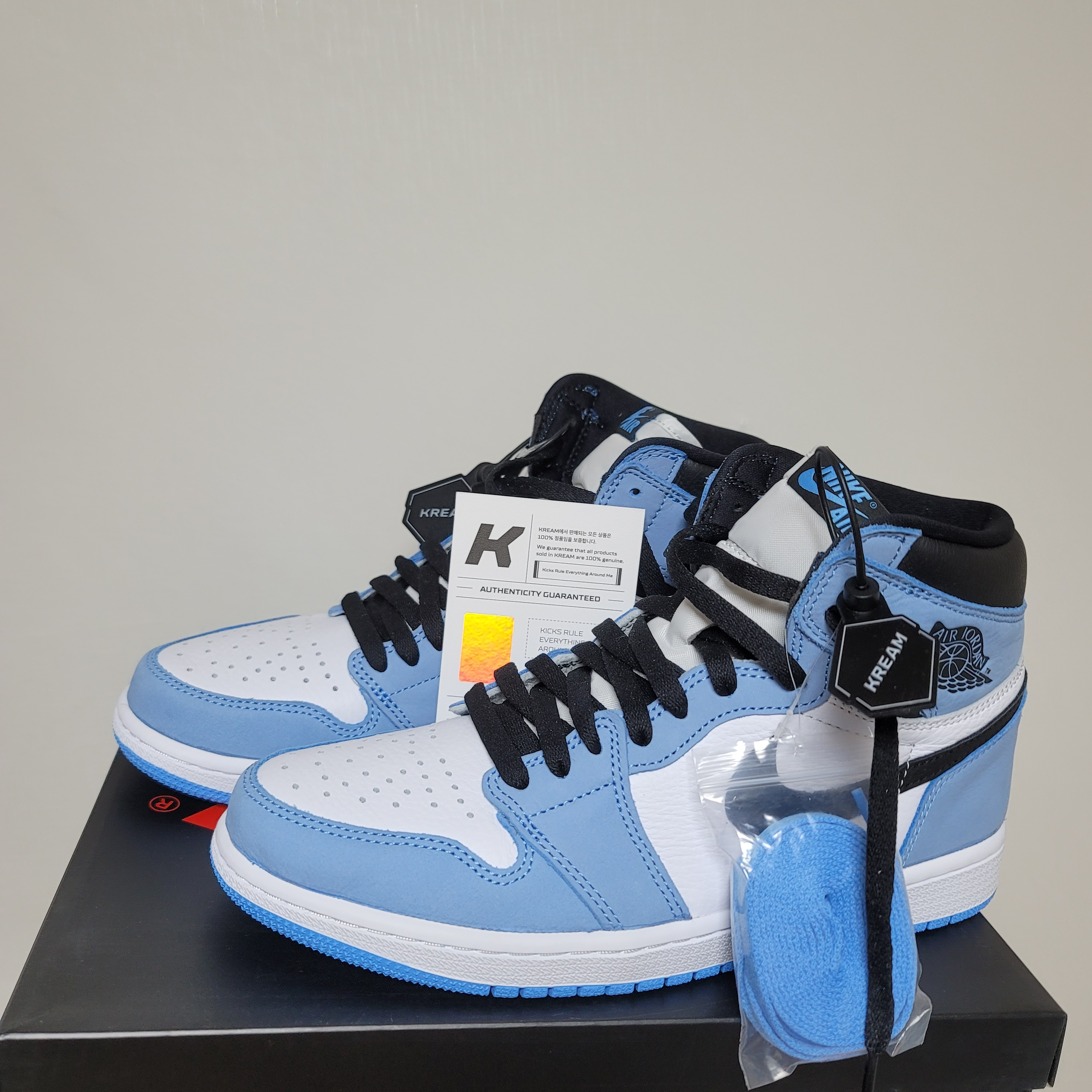 Jordan 1 Retro High OG University Blue 착용 스타일