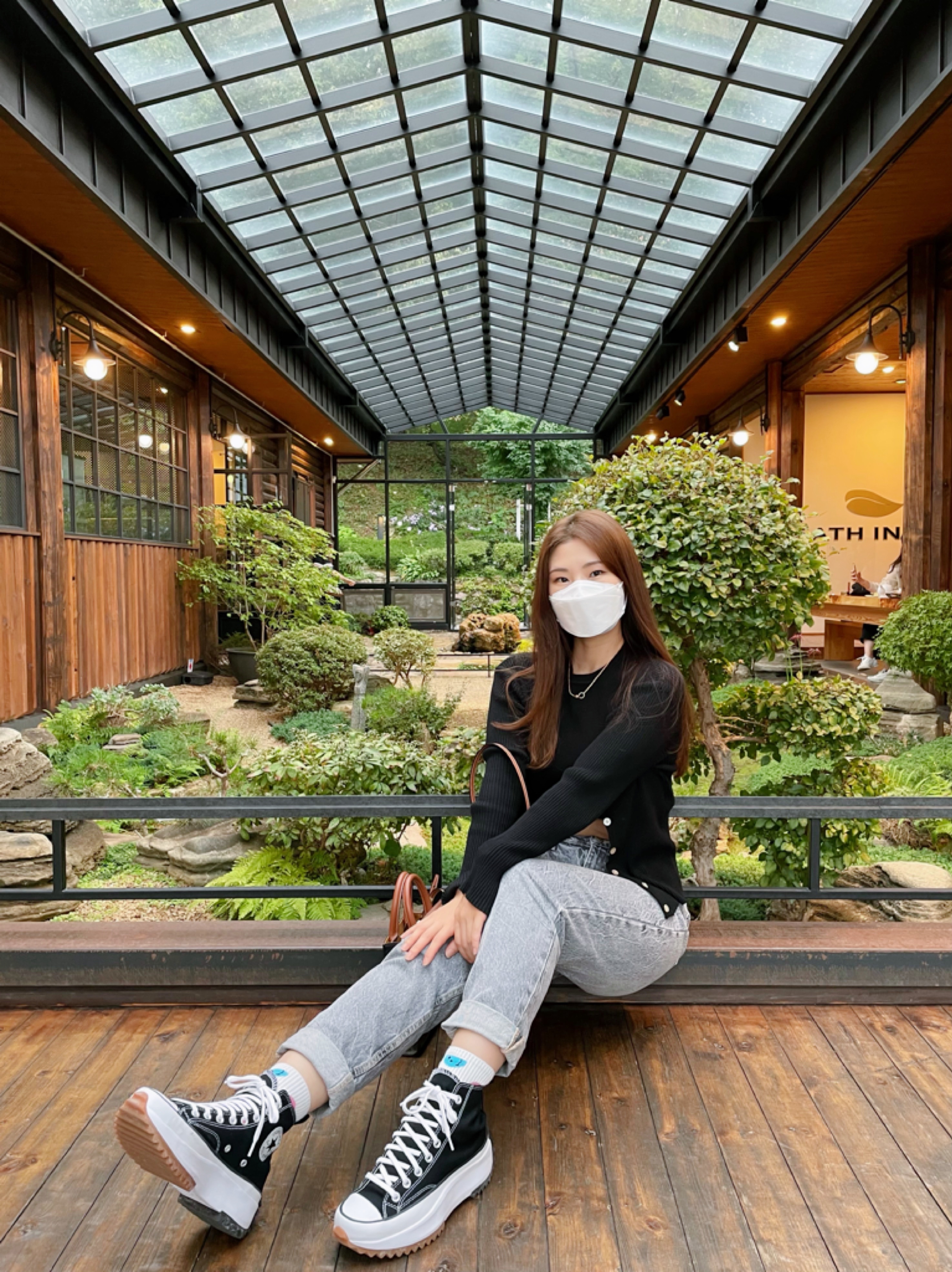 Converse Run Star Hike Hi Black White Gum 착용 스타일