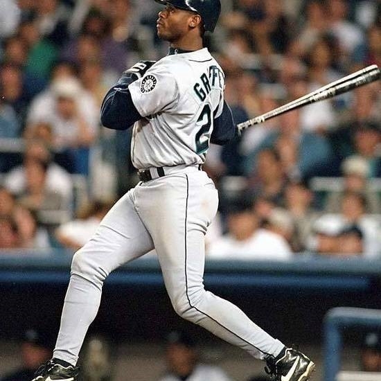 Nike Air Force 1 '07 LV8 Ken Griffey Jr. and Sr. Swingman 착용 스타일 - 2