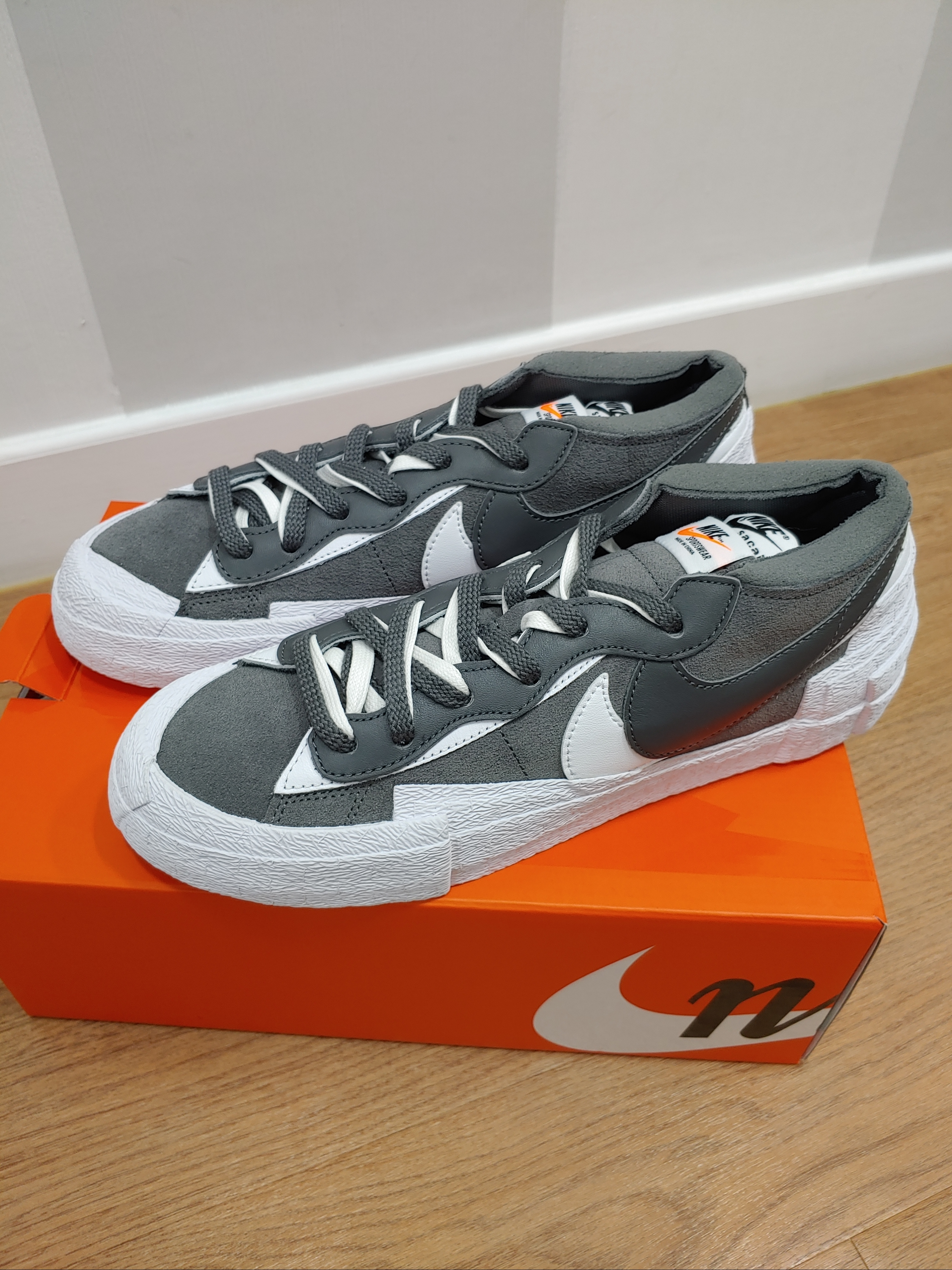 Nike x Sacai Blazer Low Iron Grey 착용 스타일 - 2