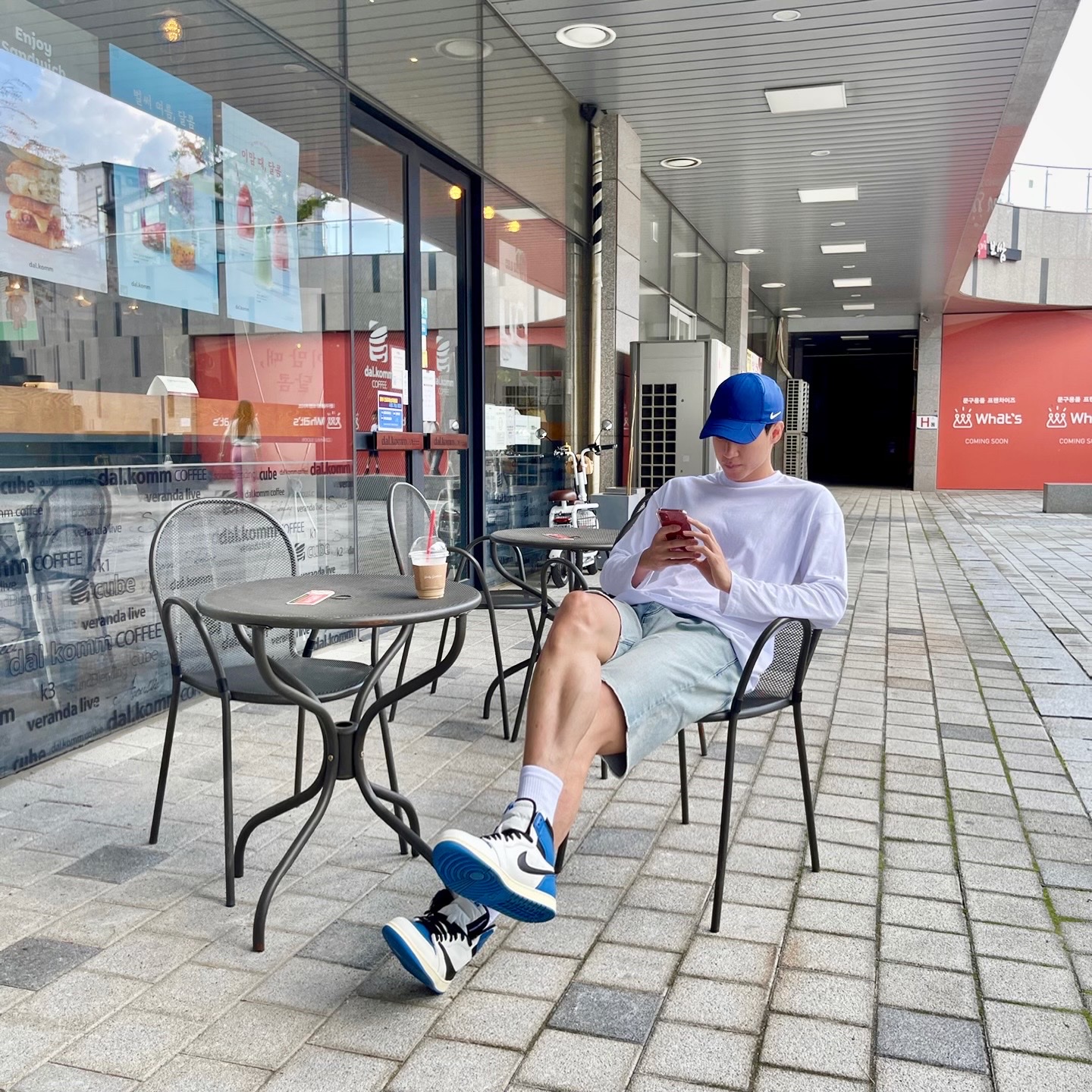 Jordan 1 x Travis Scott x Fragment Retro High OG SP Military Blue, Nike x Drake Nocta Cardinal Stock Essential Cap Navy 착용 스타일 - 2