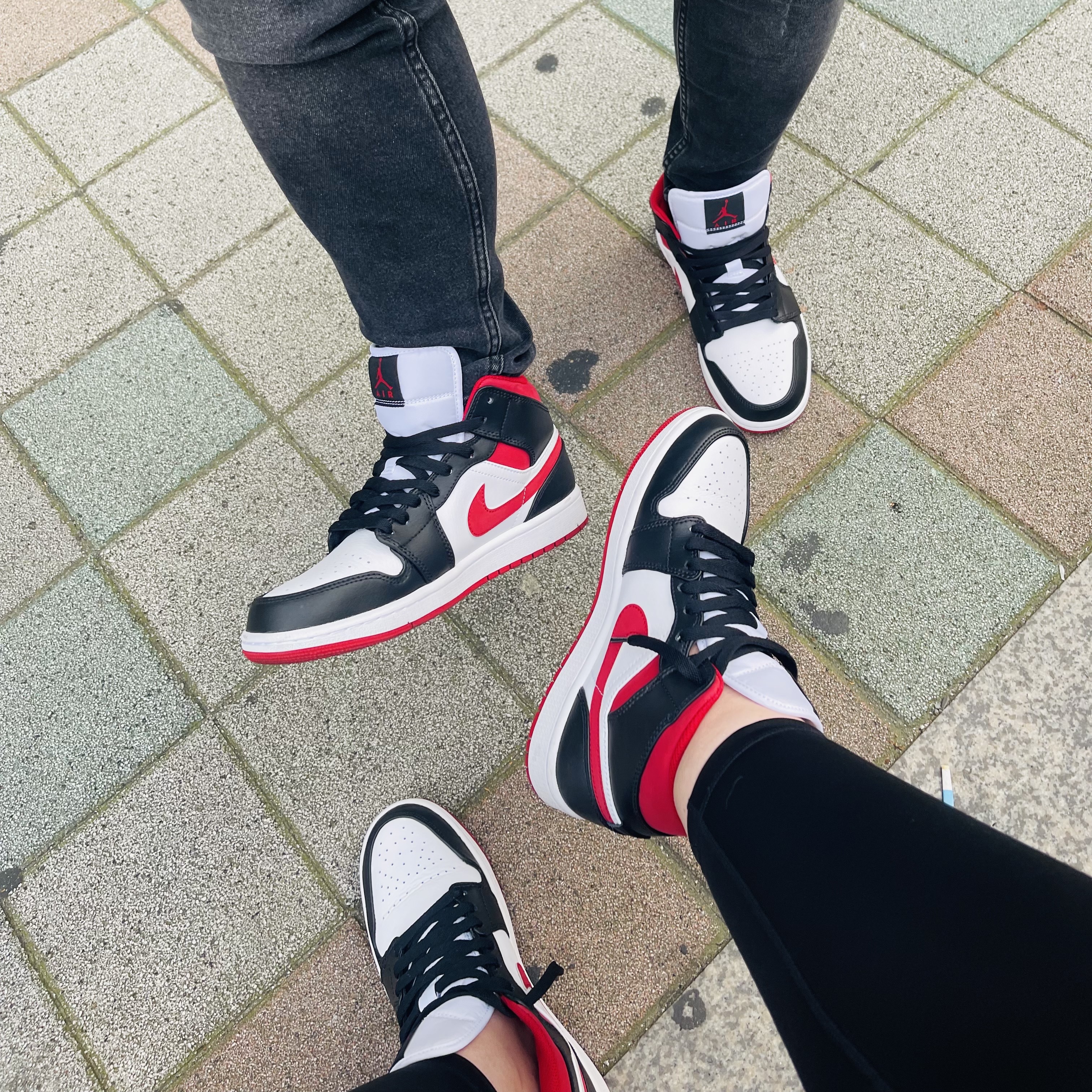 Jordan 1 Mid Gym Red Black White 착용 스타일