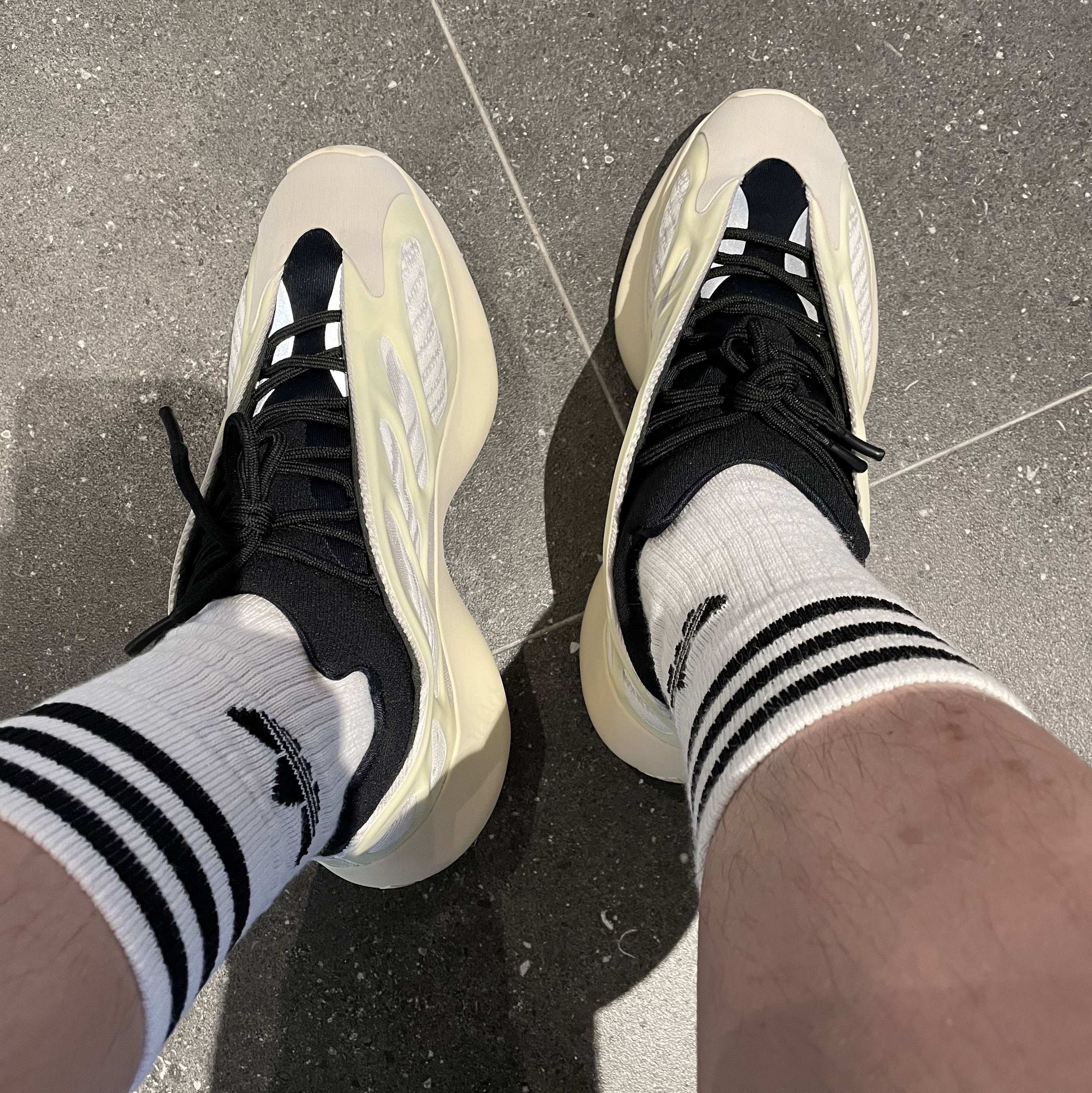 Adidas Yeezy 700 V3 Azael 2019 착용 스타일 - 2