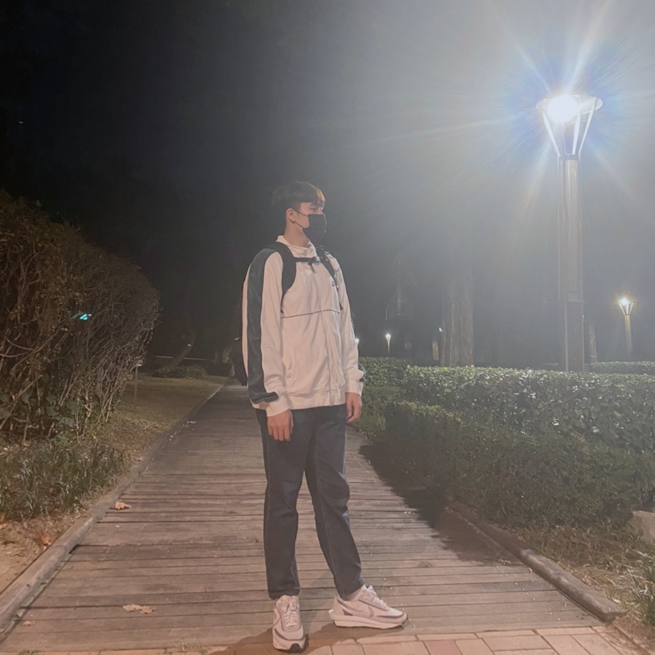 Supreme x Nike Velour Track Jacket White - 21SS, Nike x Sacai LDWaffle Summit White 착용 스타일