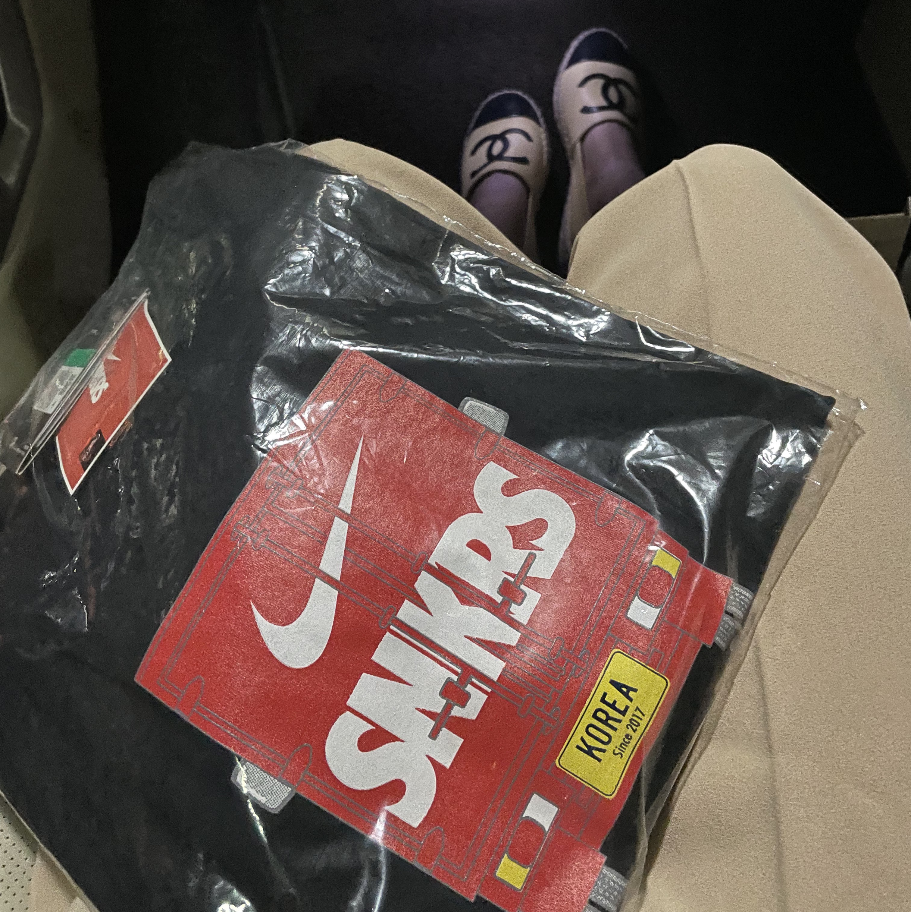 Nike SNKRS 4th Anniversary Members Only T-Shirt Black (CZ6366-010) 착용 스타일