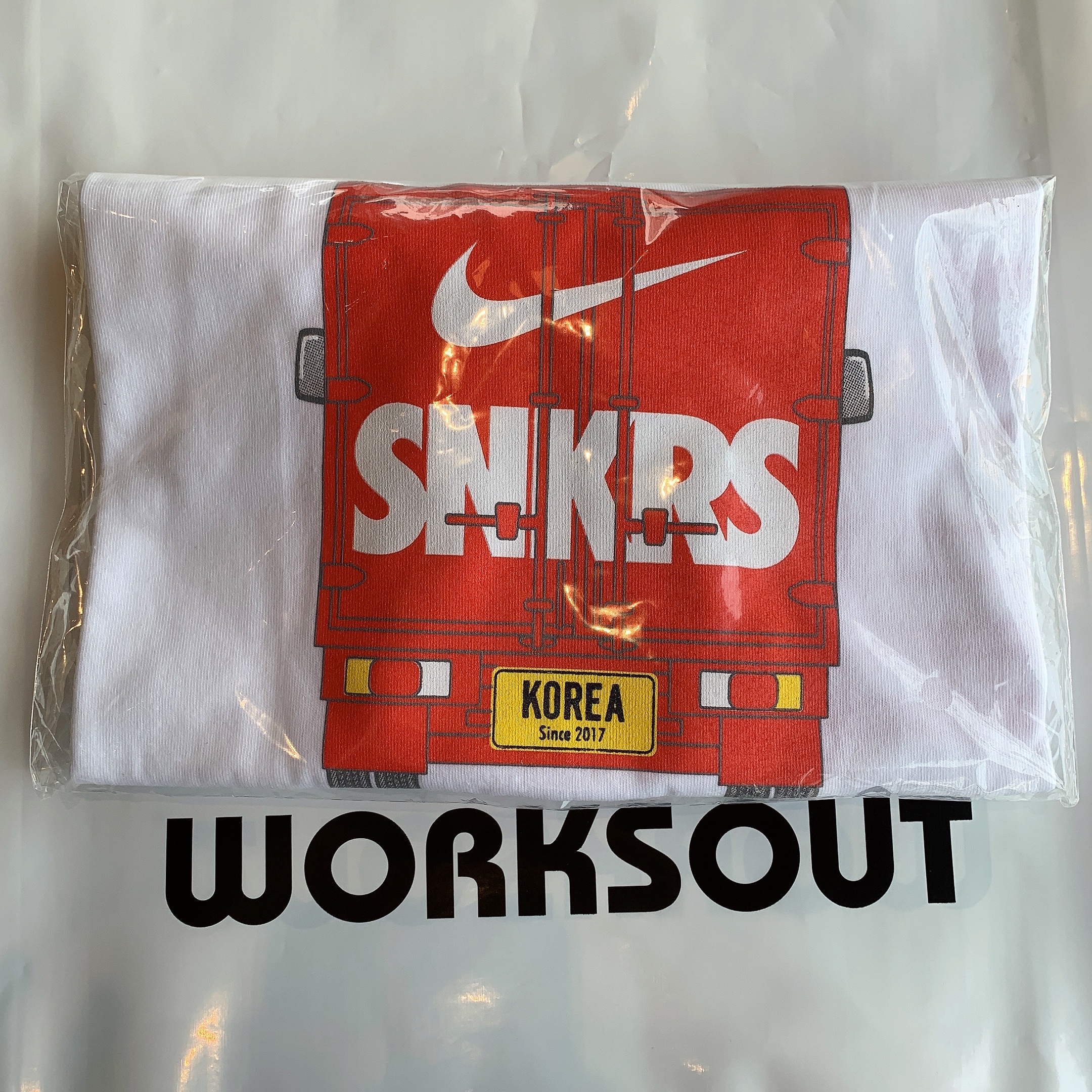 Nike SNKRS 4th Anniversary Members Only T-Shirt White (CZ6366-100) 착용 스타일