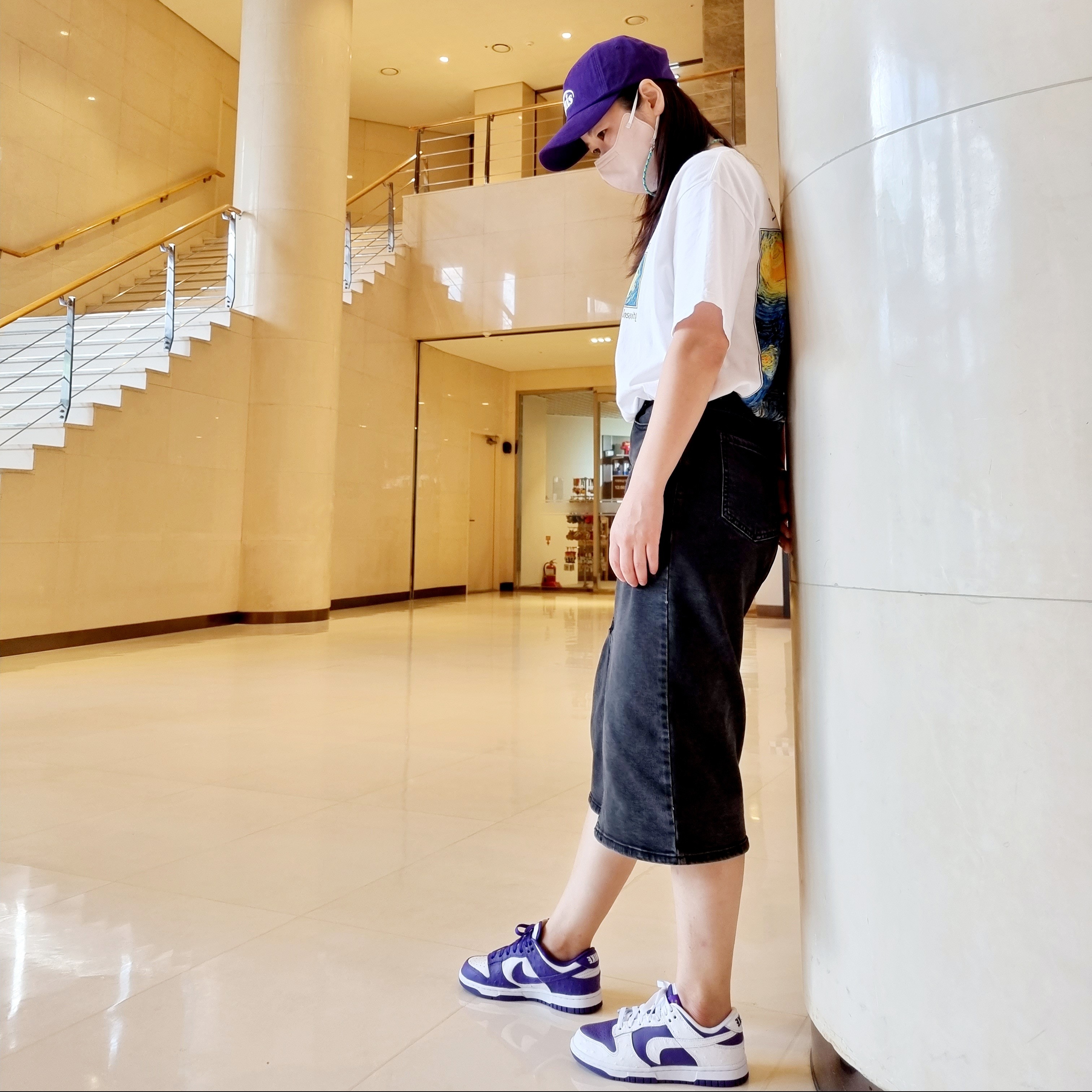 Stussy Midnight Insanity T-Shirt White, (W) Nike Dunk Low SE Flip 착용 스타일 - 2