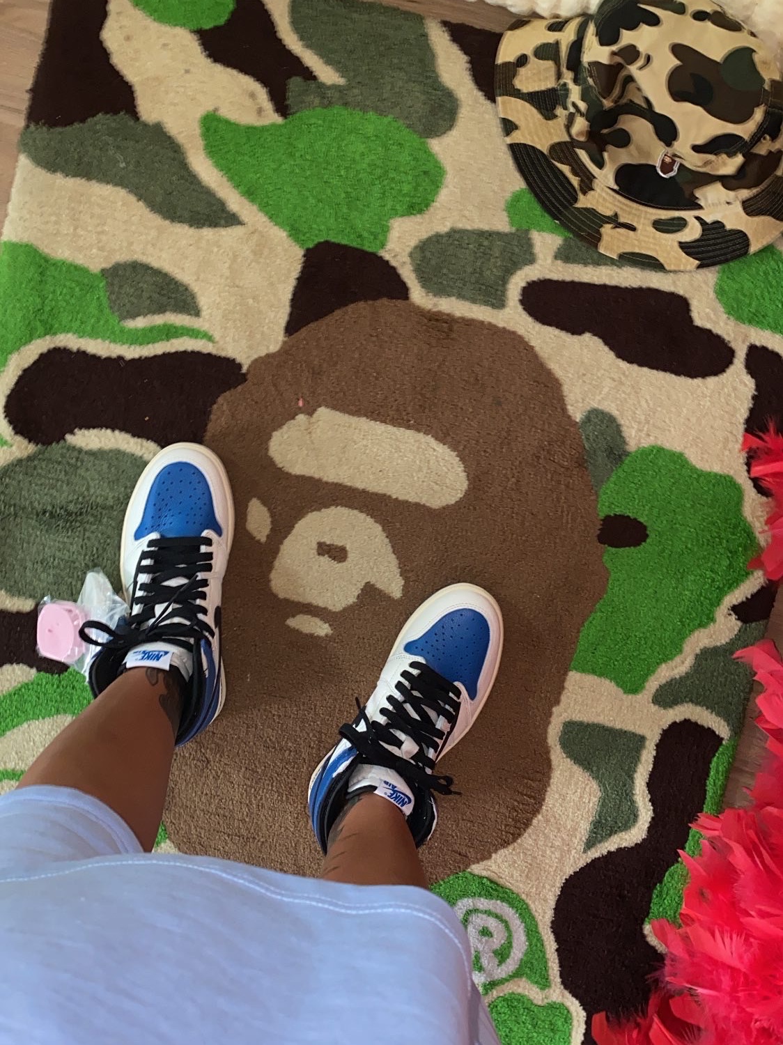 Jordan 1 x Travis Scott x Fragment Retro High OG SP Military Blue 착용 스타일 - 5