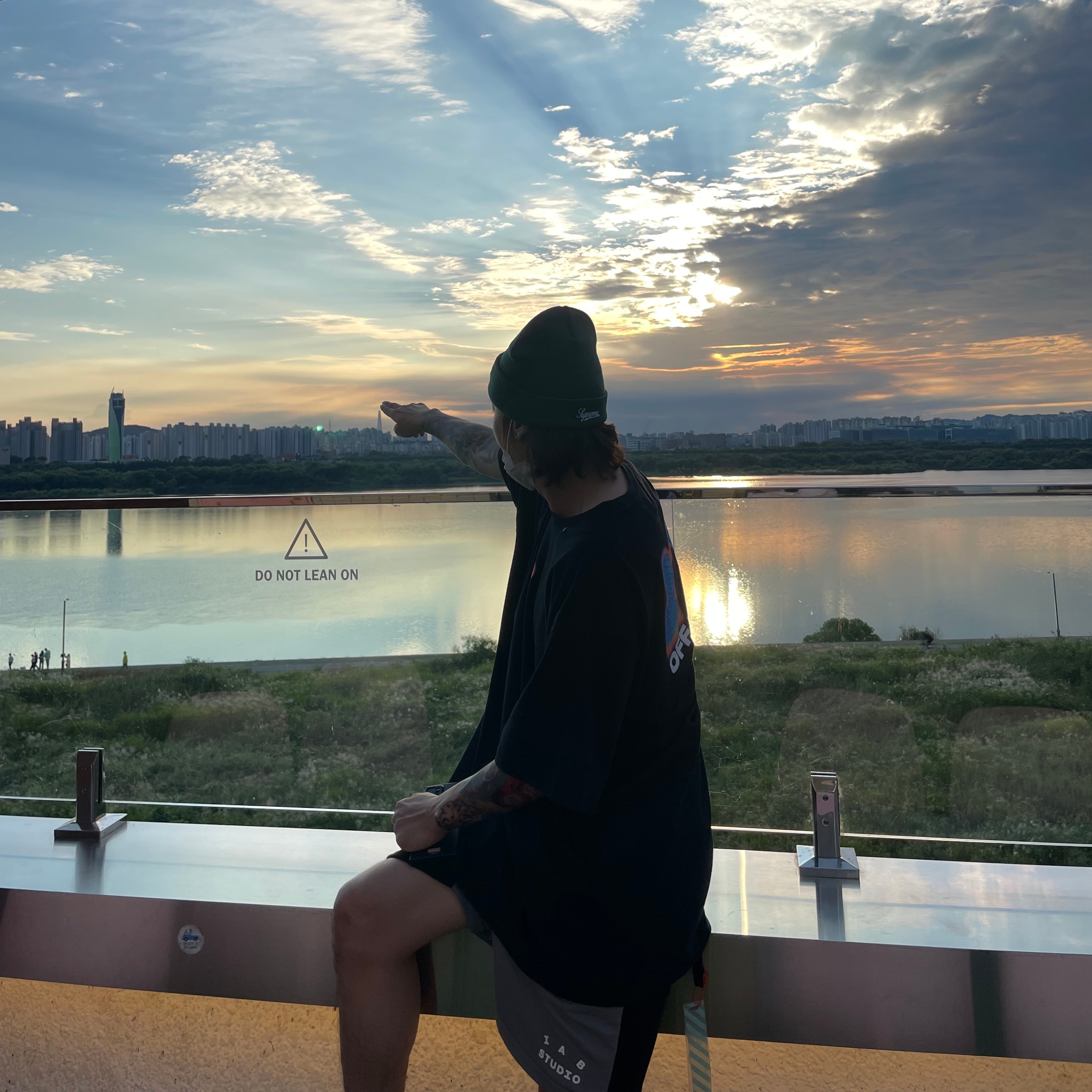 IAB Studio x Niniz Shorts 착용 스타일
