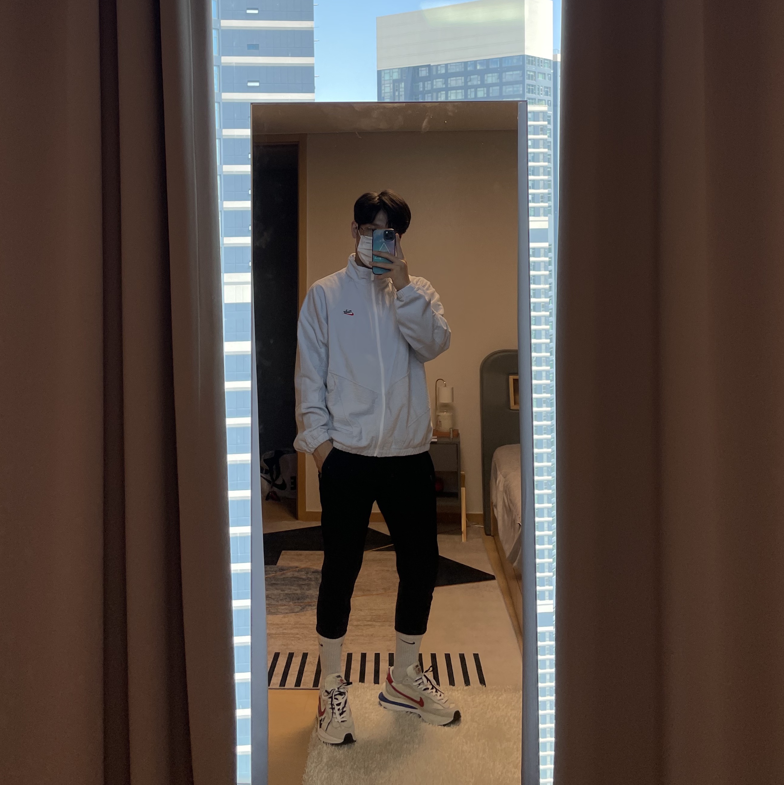 Nike x Sacai VaporWaffle Royal Fuchsia 착용 스타일 - 2