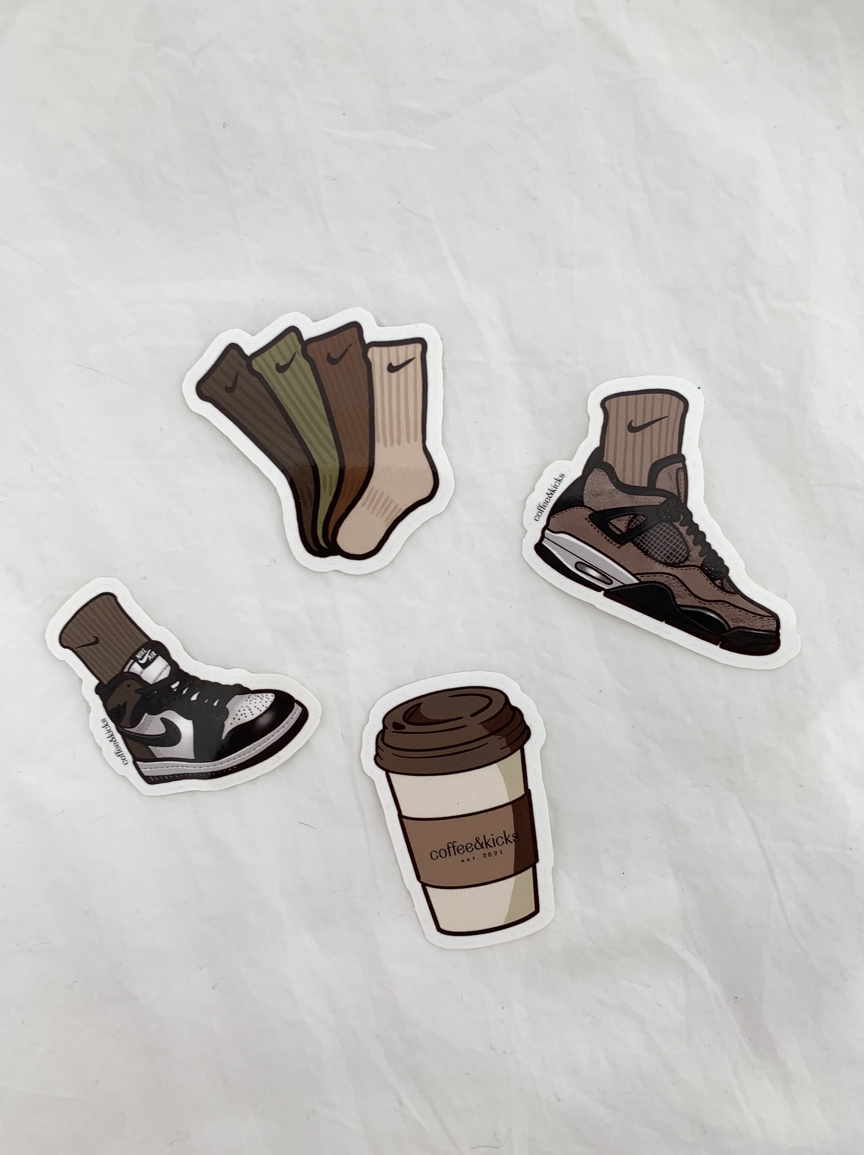 Jordan 1 Retro High OG Black Mocha, Jordan 4 Retro Taupe Haze 착용 스타일