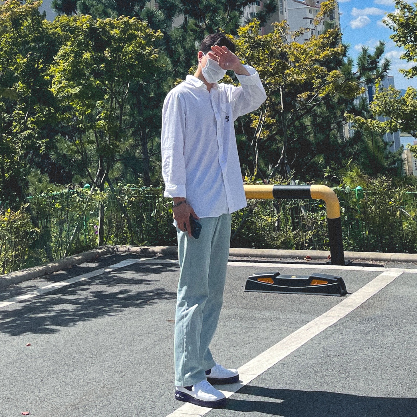 Nike Air Force 1 '07 LV8 EMB White and Court Purple 착용 스타일