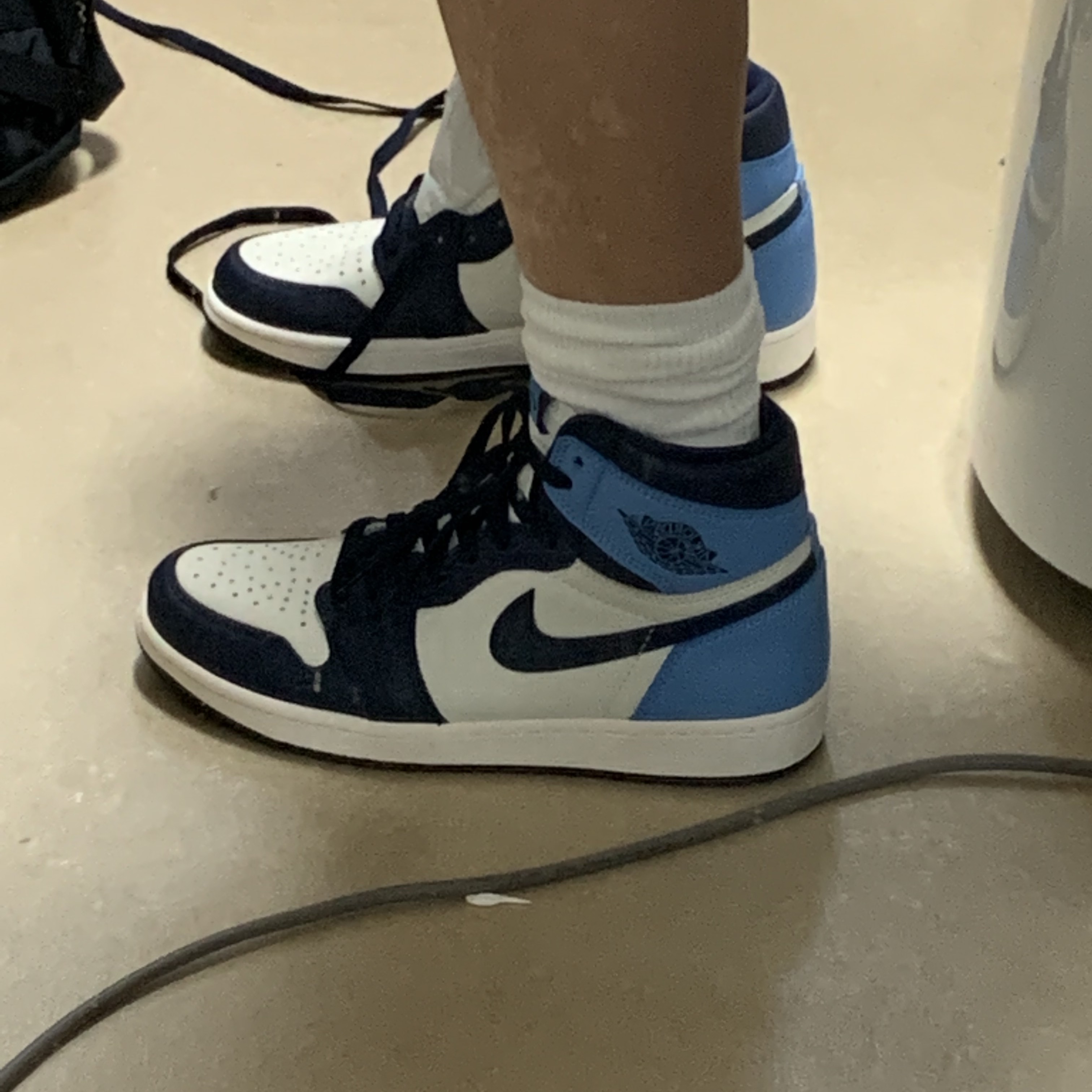 Jordan 1 Retro High Obsidian UNC 착용 스타일 - 2
