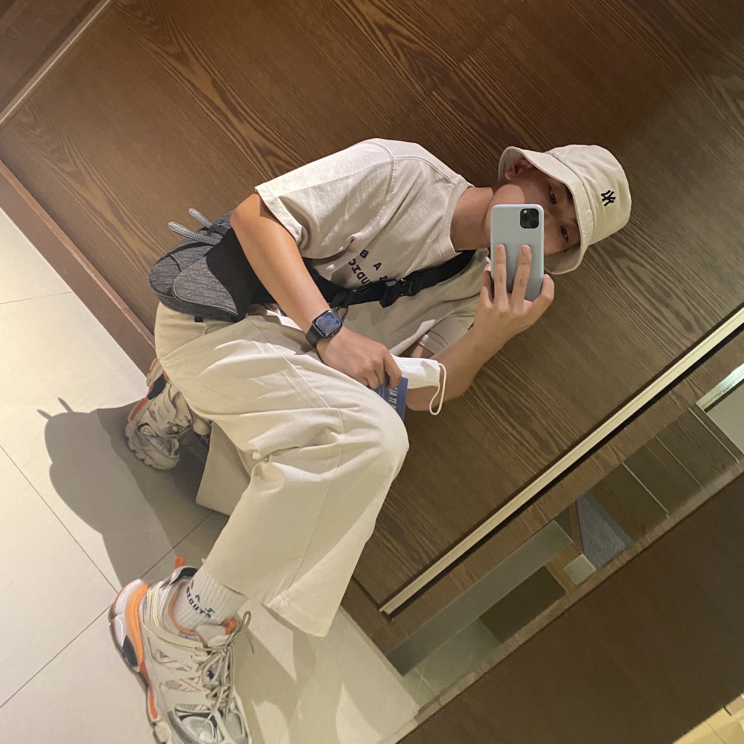 IAB Studio Pigment T-Shirt Oatmeal, Balenciaga Track Sneakers White Orange 2019 착용 스타일